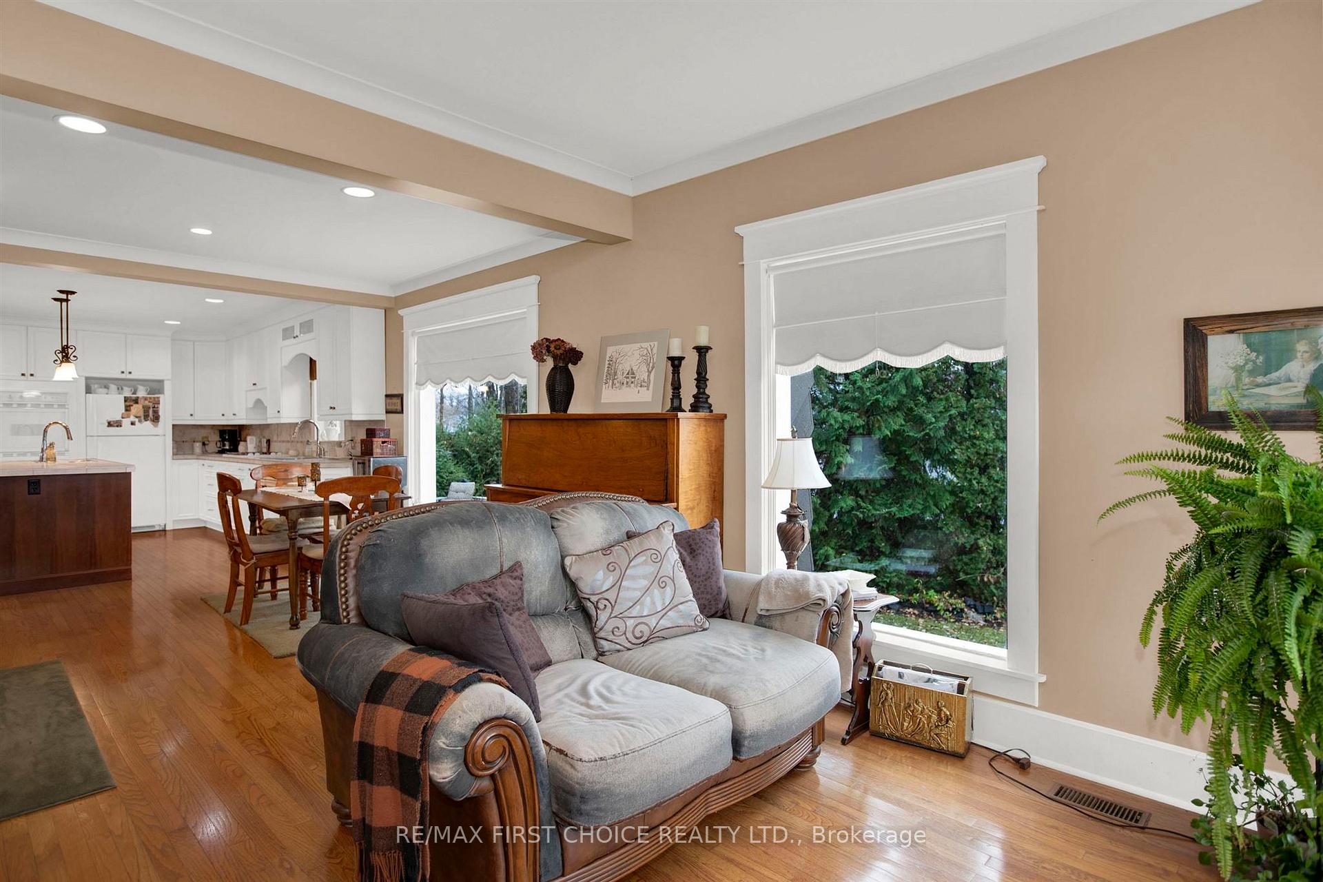 Photo 5 of 118 Front Street, Emo — HOMEH