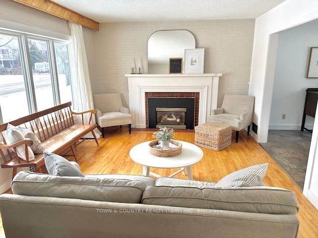 Photo 7 of 11 White Blvd., Red Rock — HOMEH