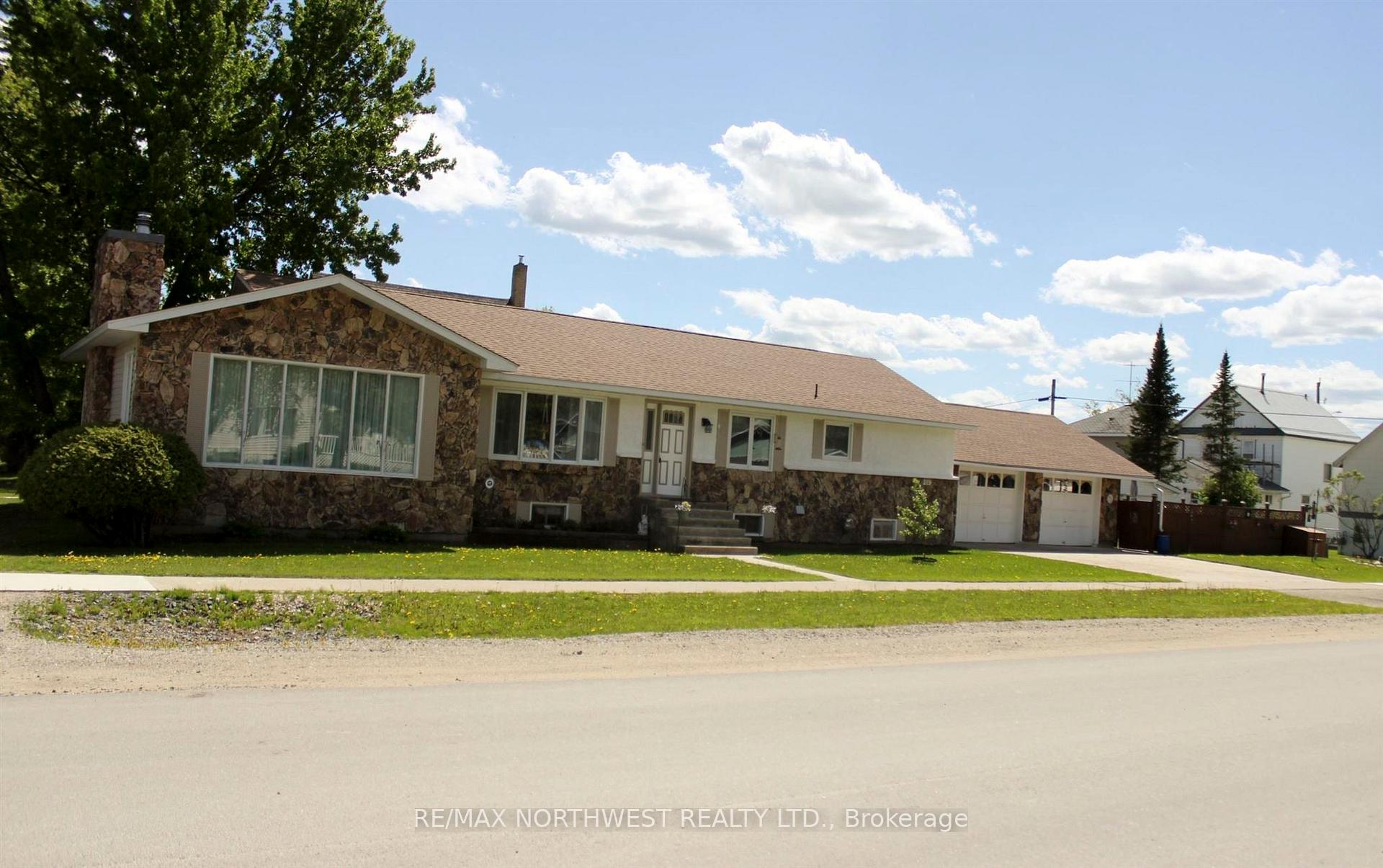 Photo 2 of 219 Second ST, Rainy River — HOMEH
