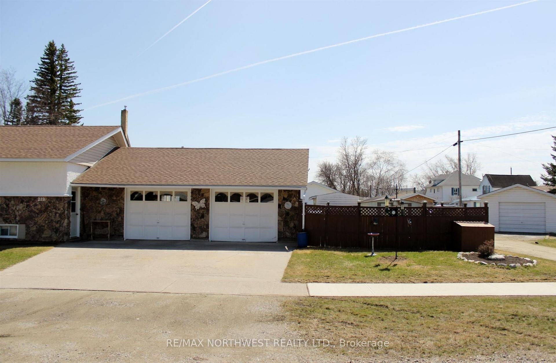 Photo 4 of 219 Second ST, Rainy River — HOMEH