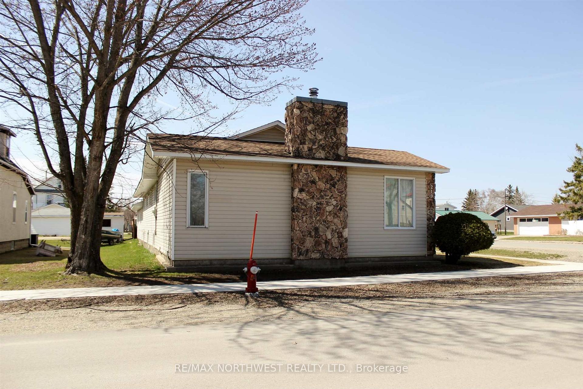 Photo 5 of 219 Second ST, Rainy River — HOMEH