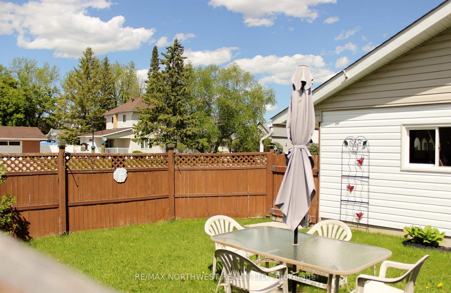 Photo 7 of 219 Second ST, Rainy River — HOMEH