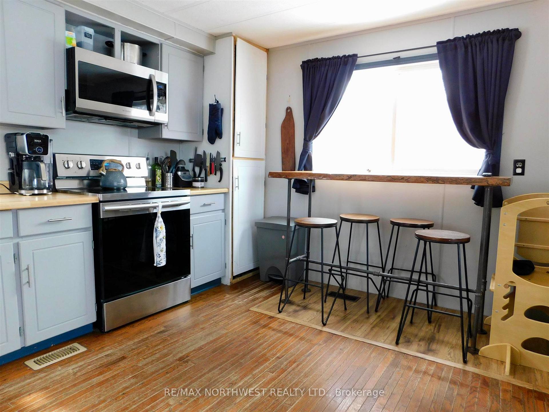 Photo 9 of 236 Davies Street, Ignace — HOMEH