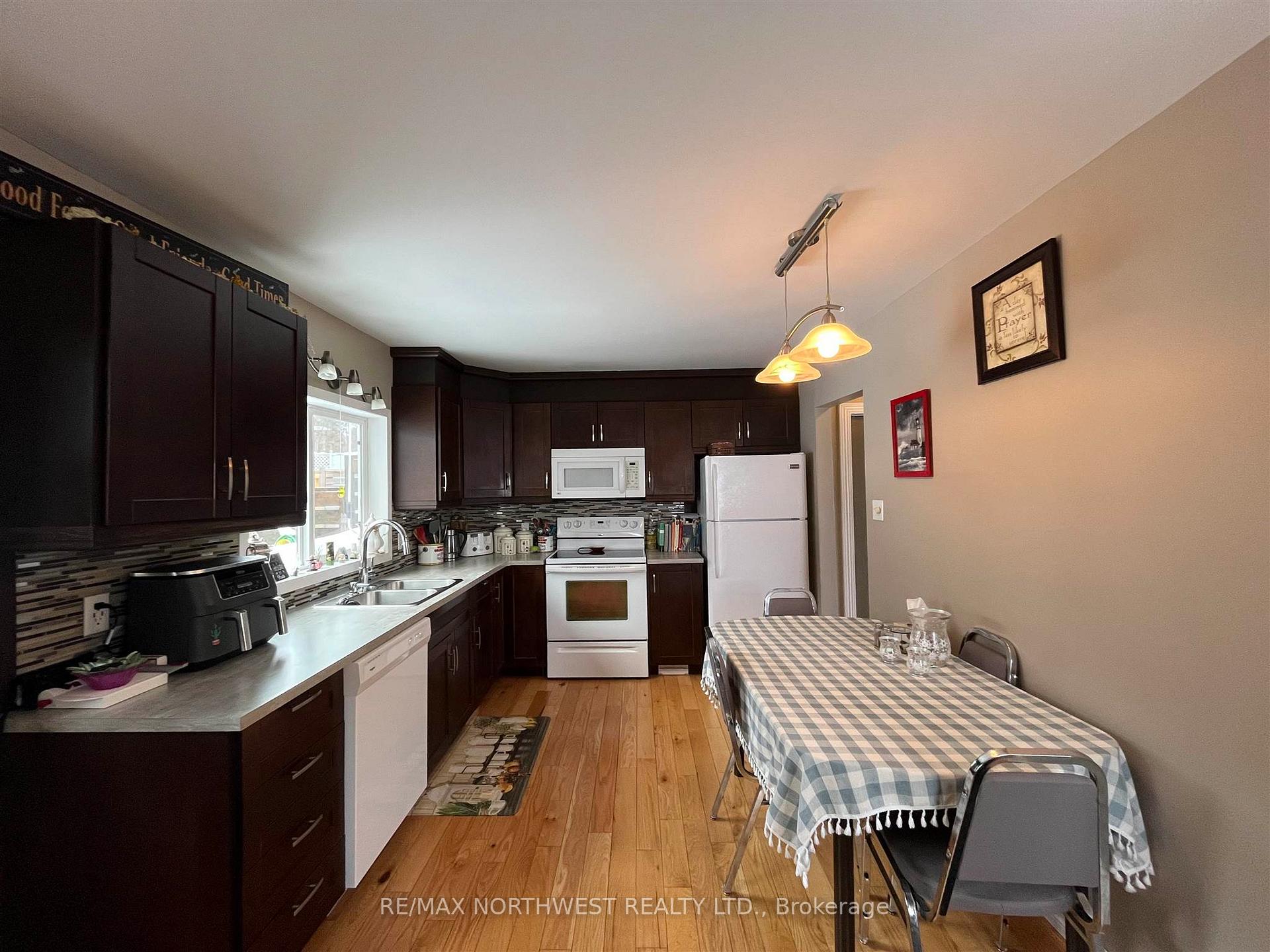 Photo 3 of 53 Drewry Drive, Kenora, Pinecrest — HOMEH