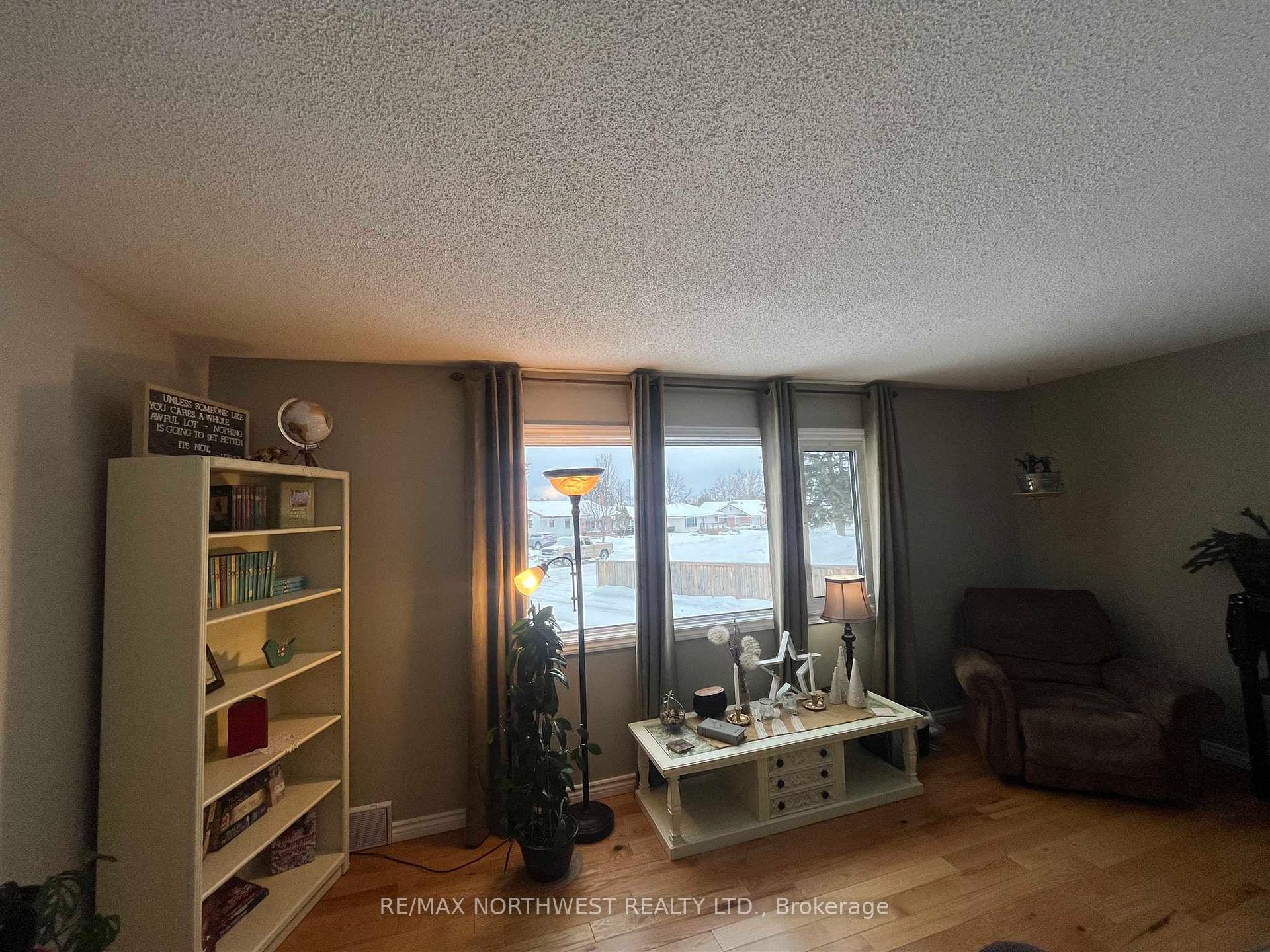 Photo 9 of 53 Drewry Drive, Kenora, Pinecrest — HOMEH