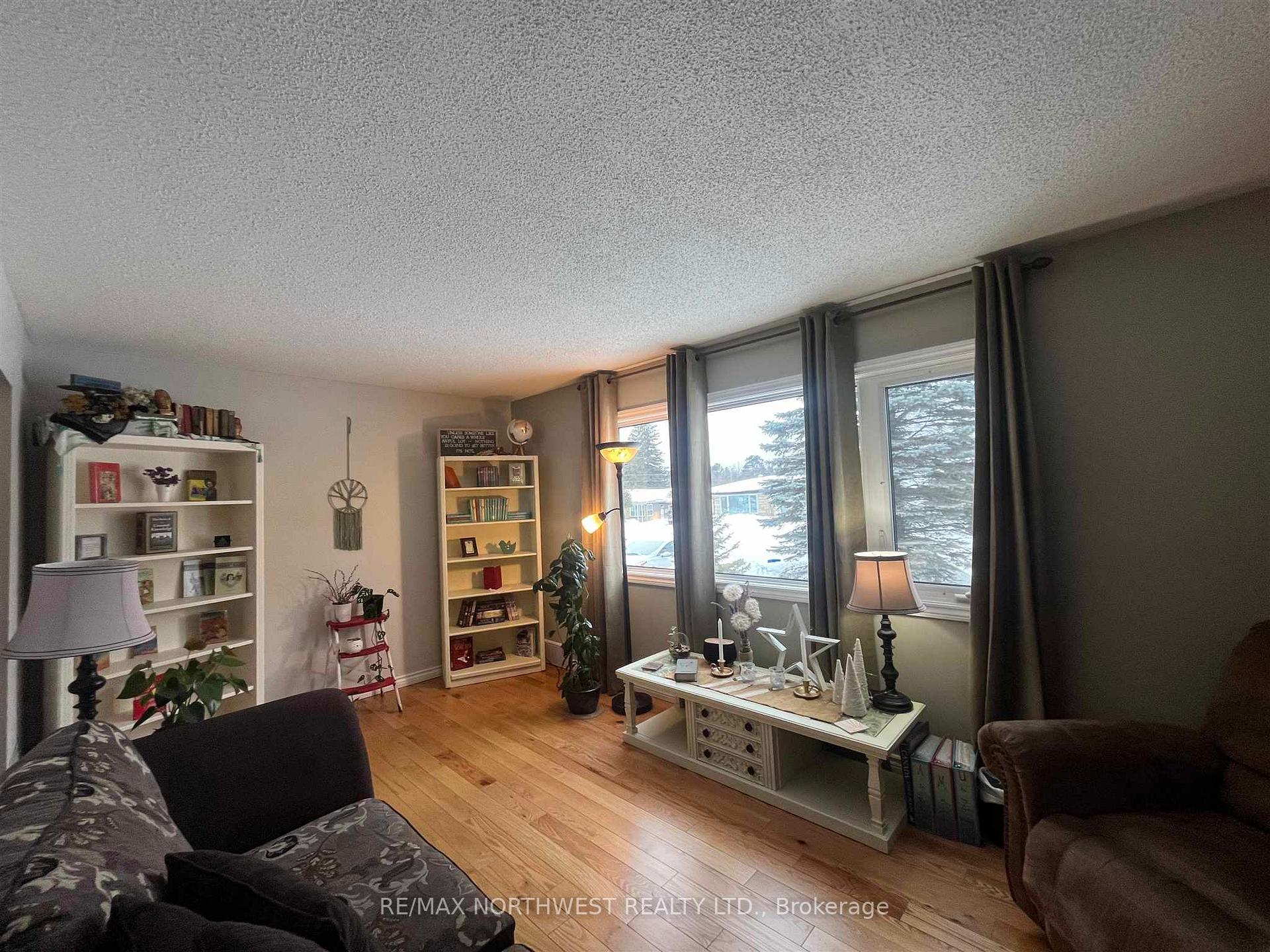 Photo 10 of 53 Drewry Drive, Kenora, Pinecrest — HOMEH
