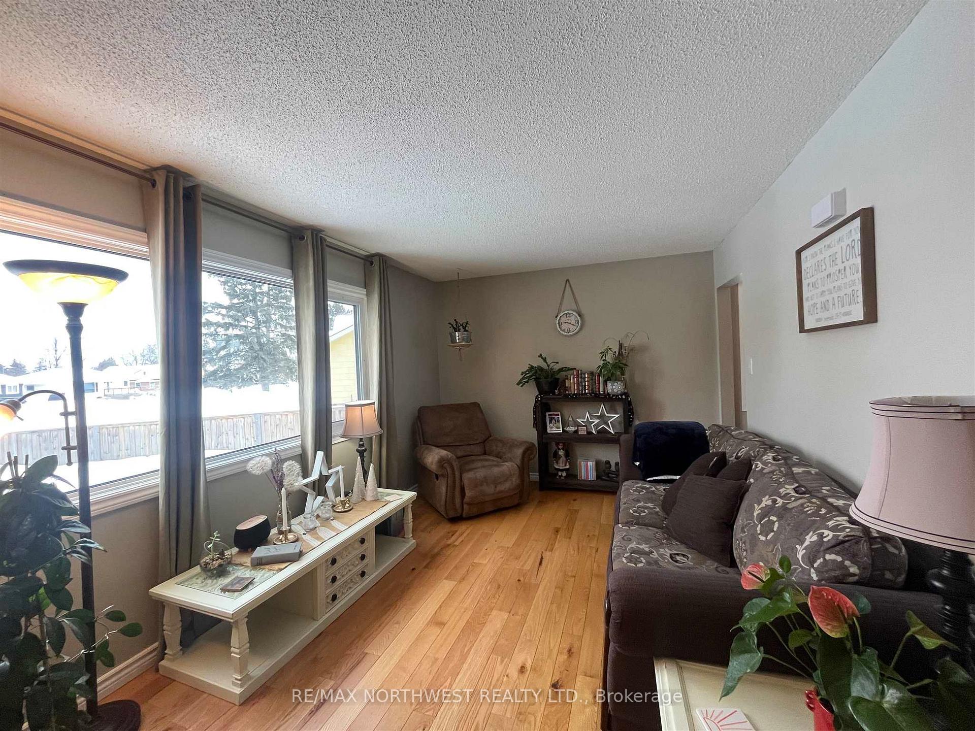 Photo 11 of 53 Drewry Drive, Kenora, Pinecrest — HOMEH