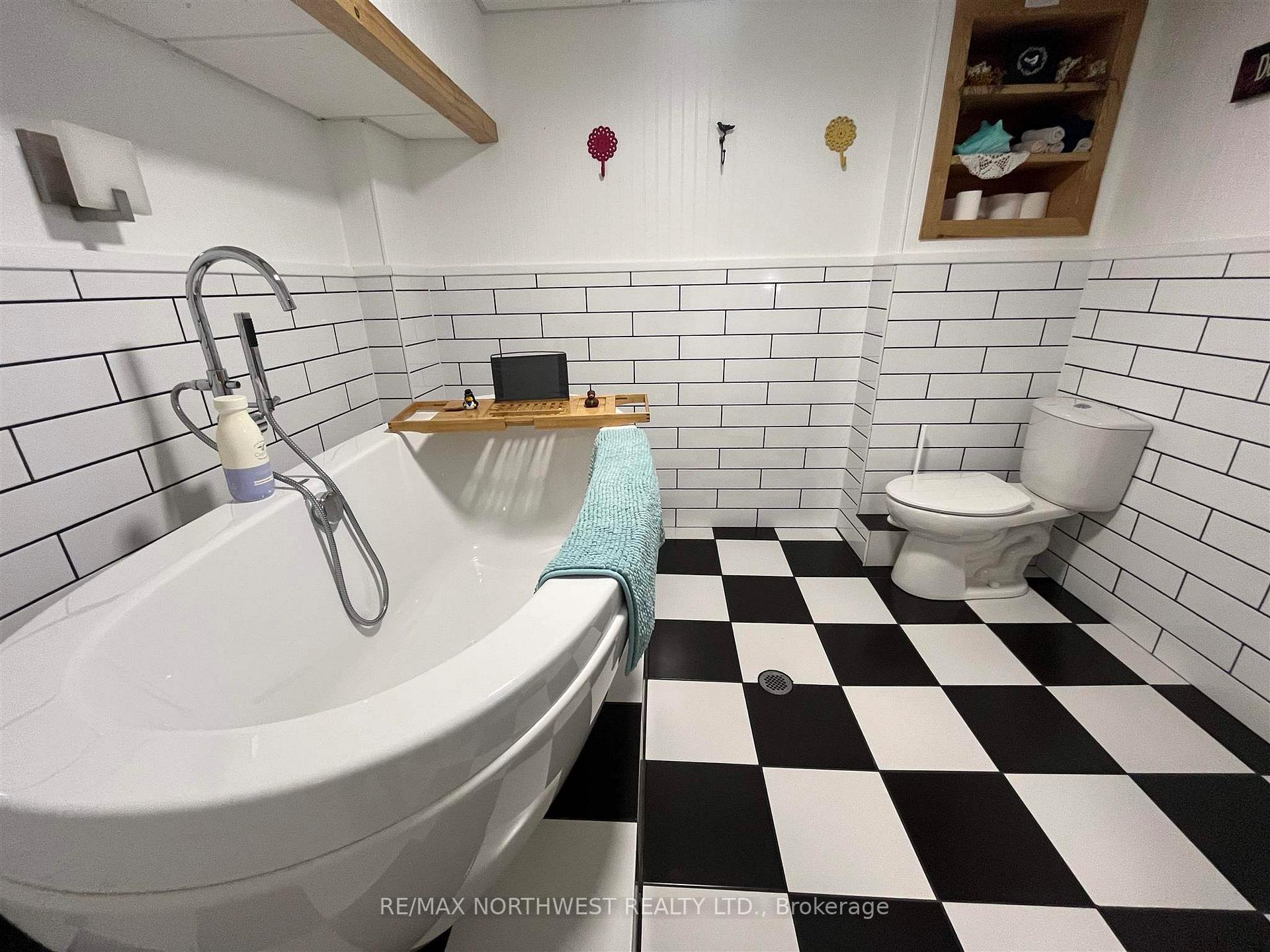Photo 17 of 53 Drewry Drive, Kenora, Pinecrest — HOMEH