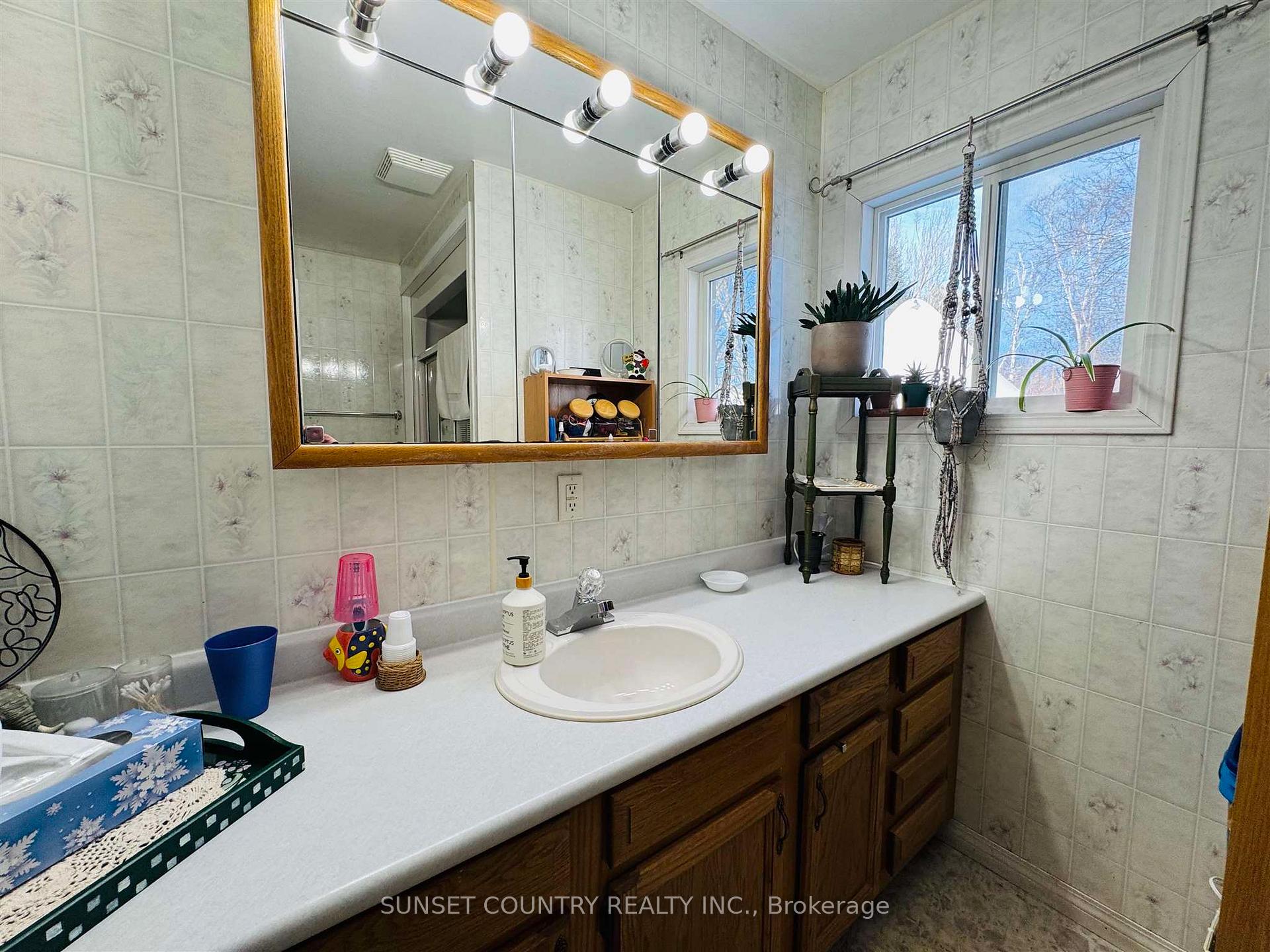 Photo 16 of 215 Earl Avenue, Dryden, Riverview — HOMEH