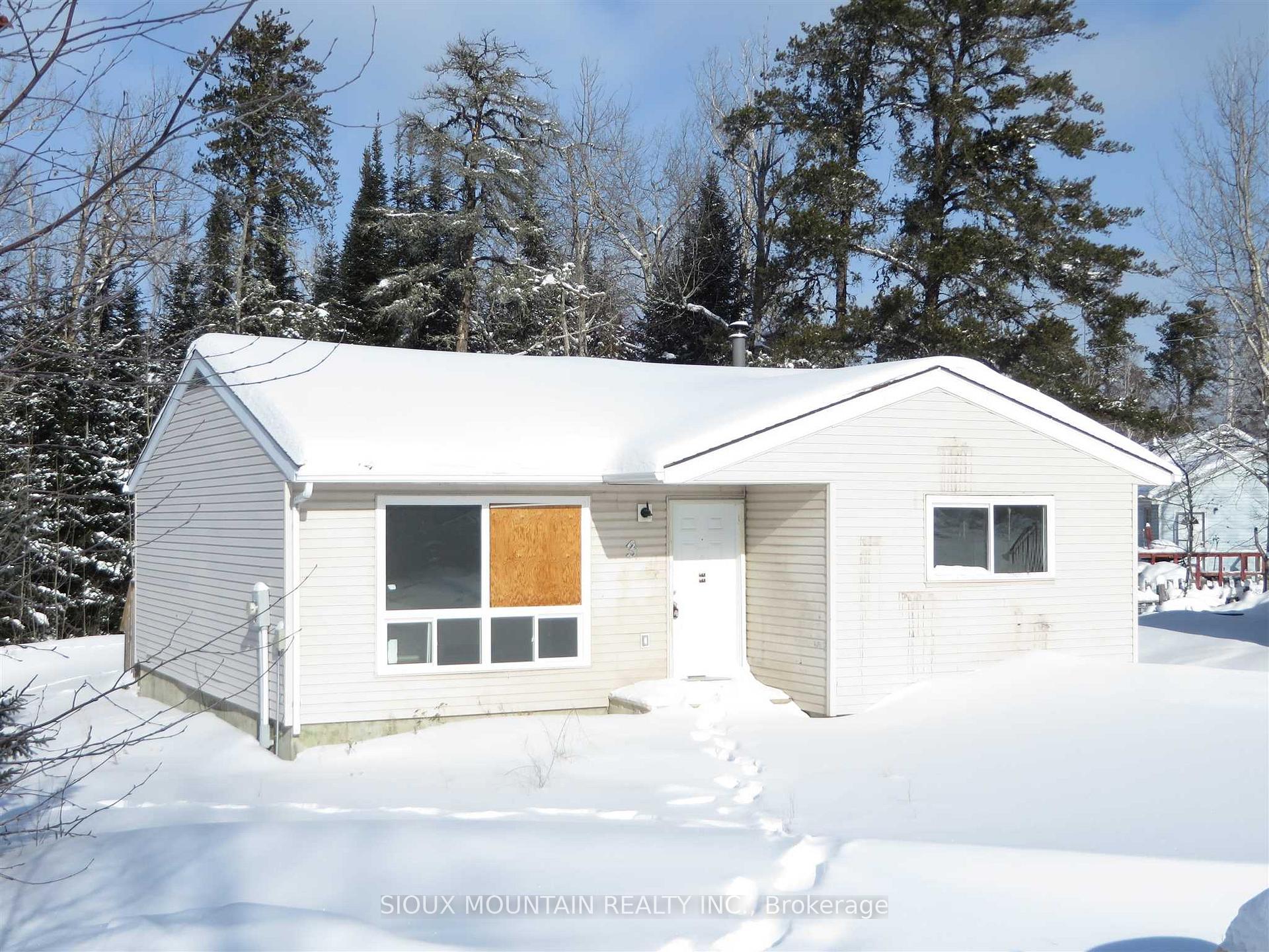 Photo 1 of 3 Lakeview Crescent, Pickle Lake — HOMEH