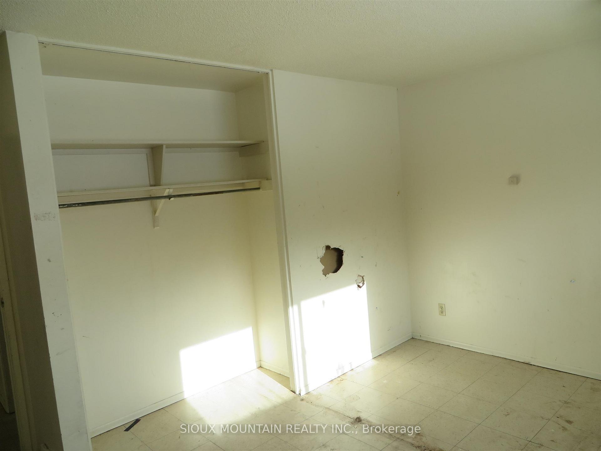 Photo 5 of 3 Lakeview Crescent, Pickle Lake — HOMEH