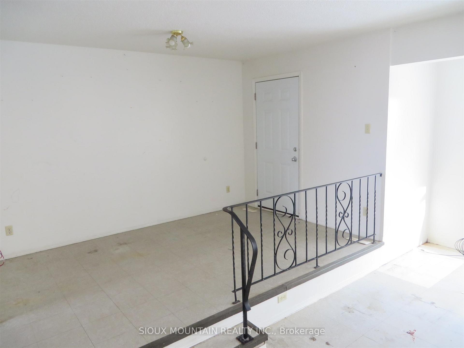 Photo 4 of 22 Lakeview Crescent, Pickle Lake — HOMEH