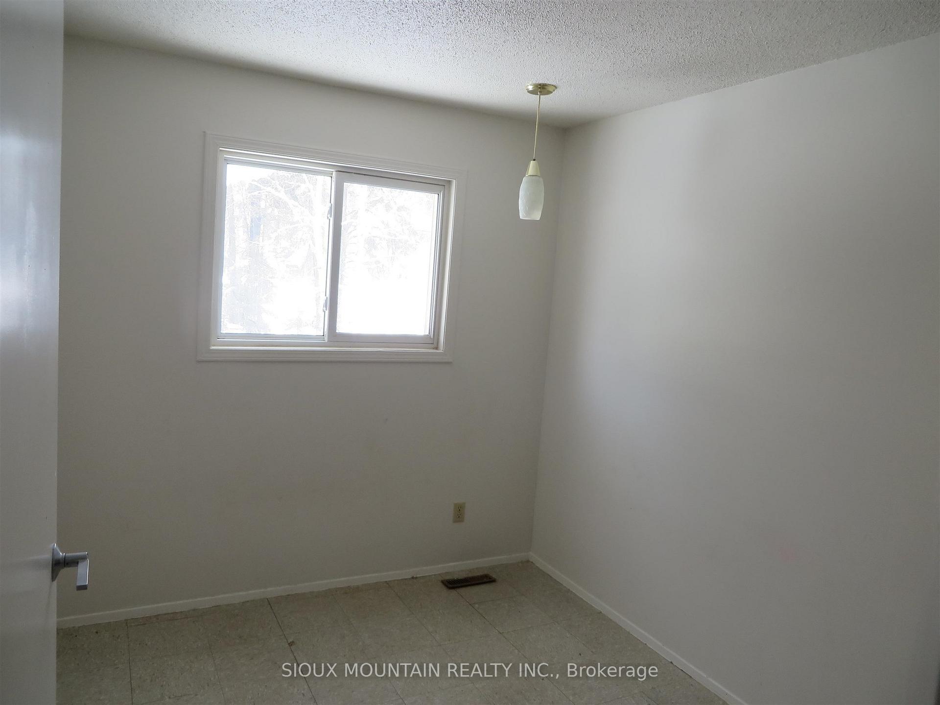 Photo 6 of 22 Lakeview Crescent, Pickle Lake — HOMEH