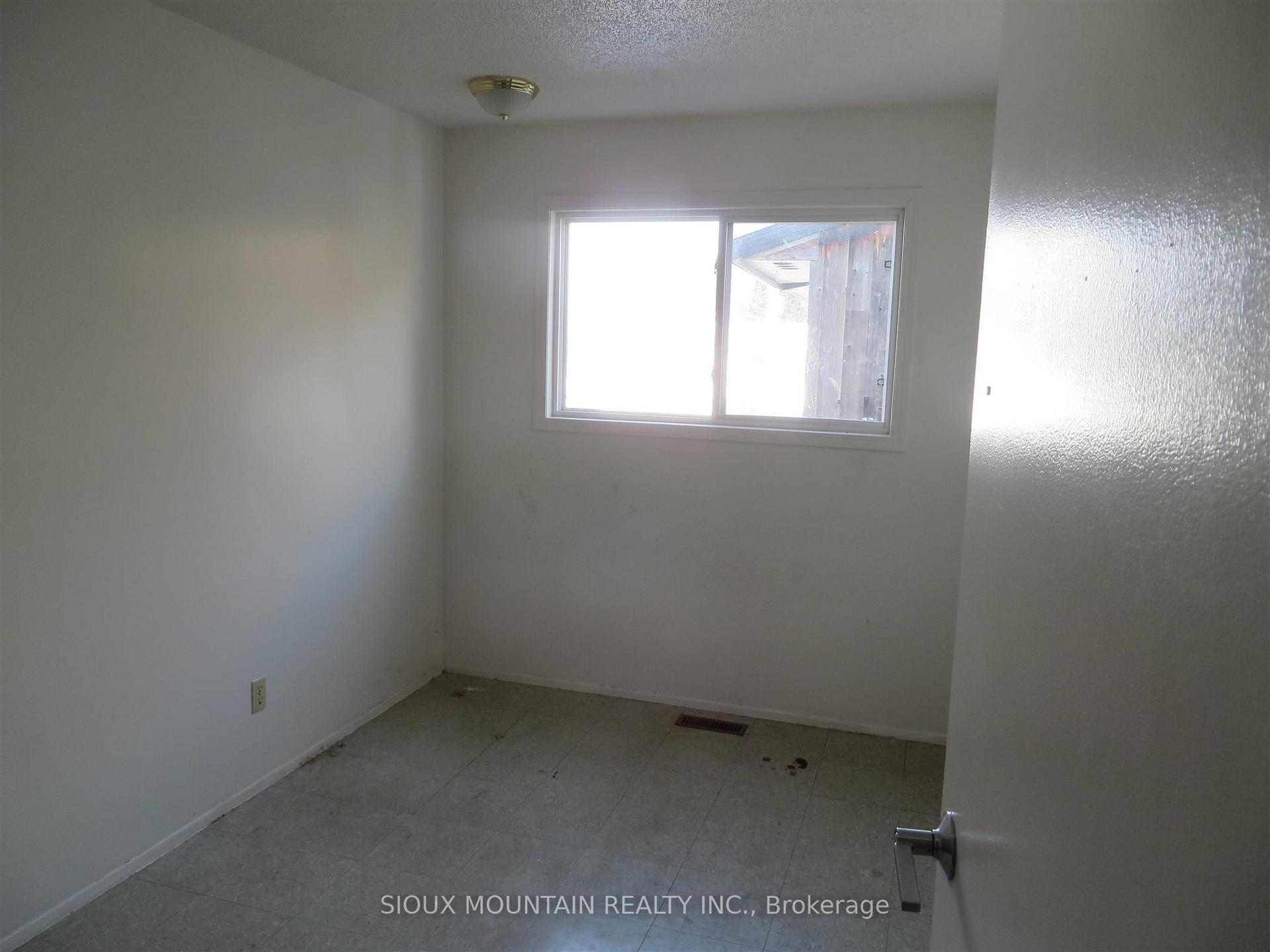 Photo 7 of 22 Lakeview Crescent, Pickle Lake — HOMEH