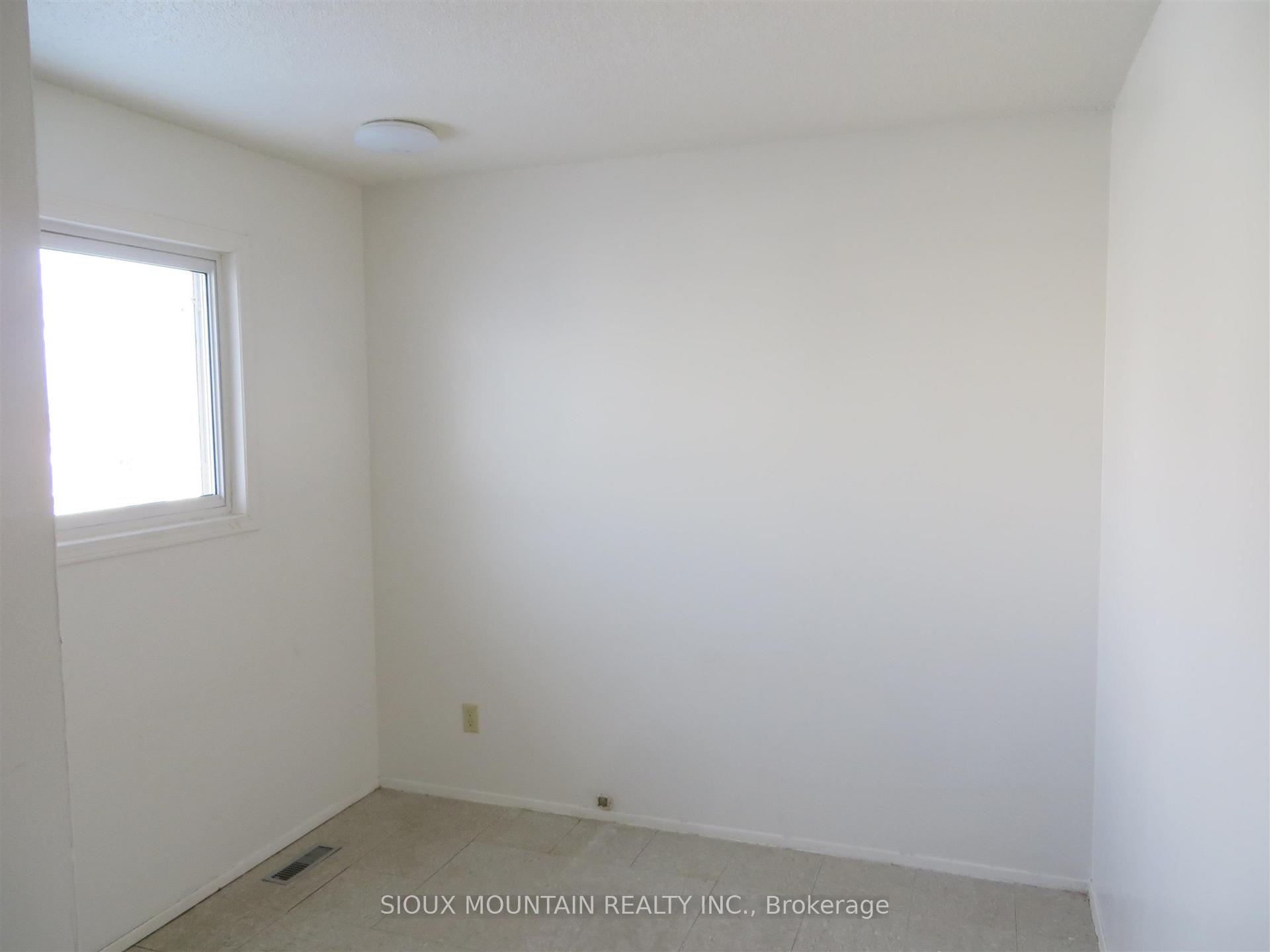 Photo 8 of 22 Lakeview Crescent, Pickle Lake — HOMEH