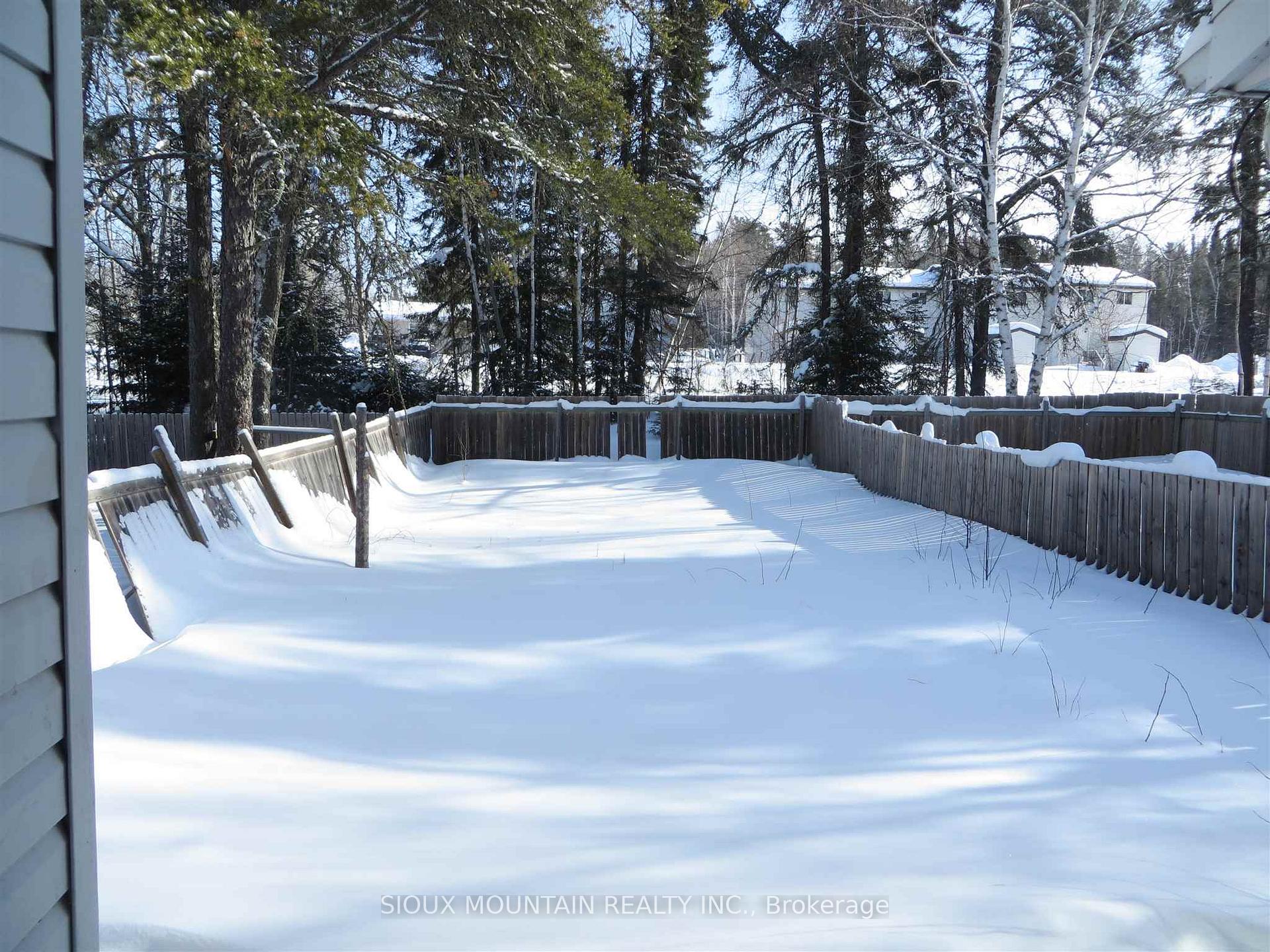 Photo 10 of 22 Lakeview Crescent, Pickle Lake — HOMEH