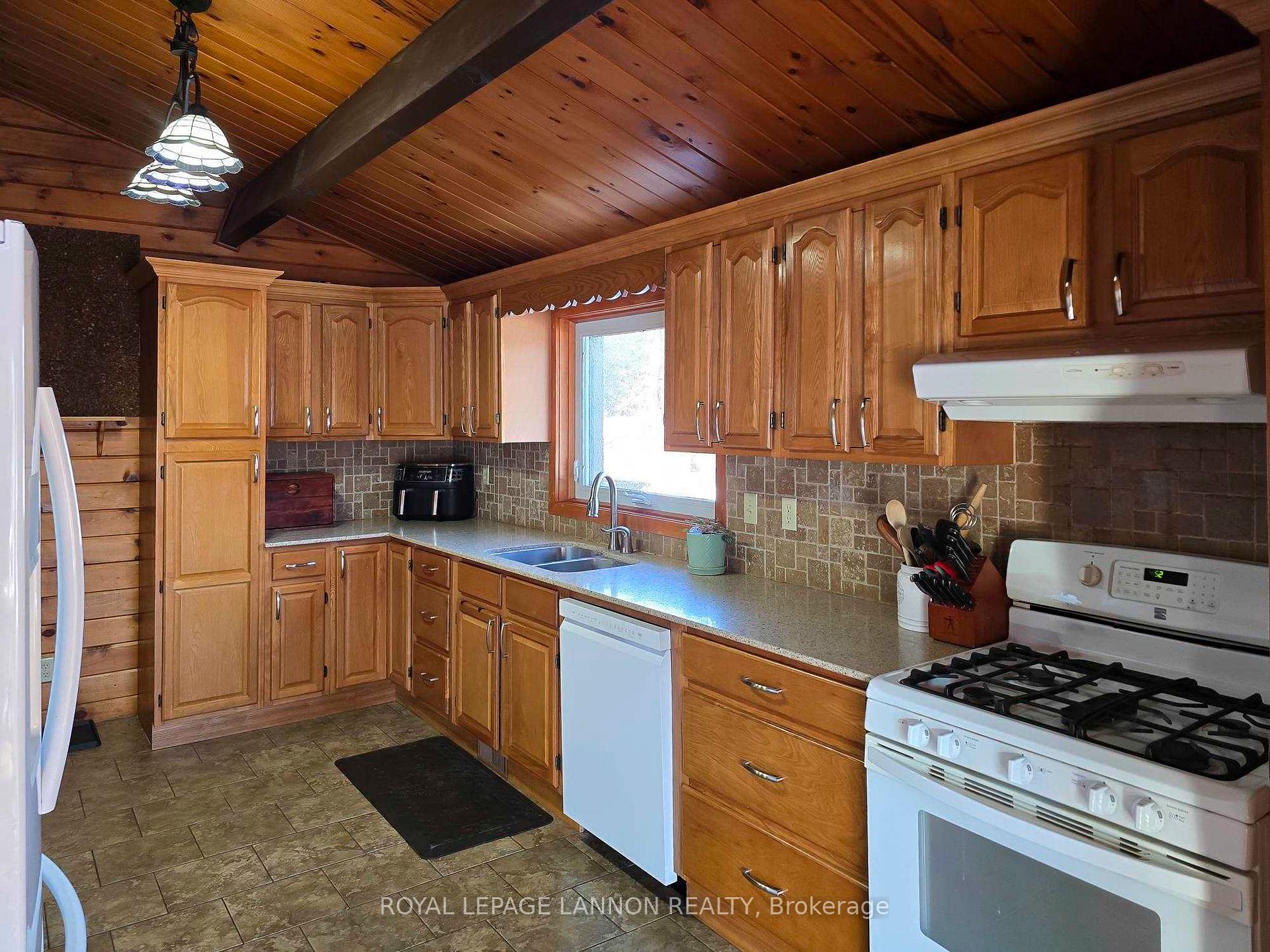 Photo 4 of 288 Hunt Road, Conmee — HOMEH