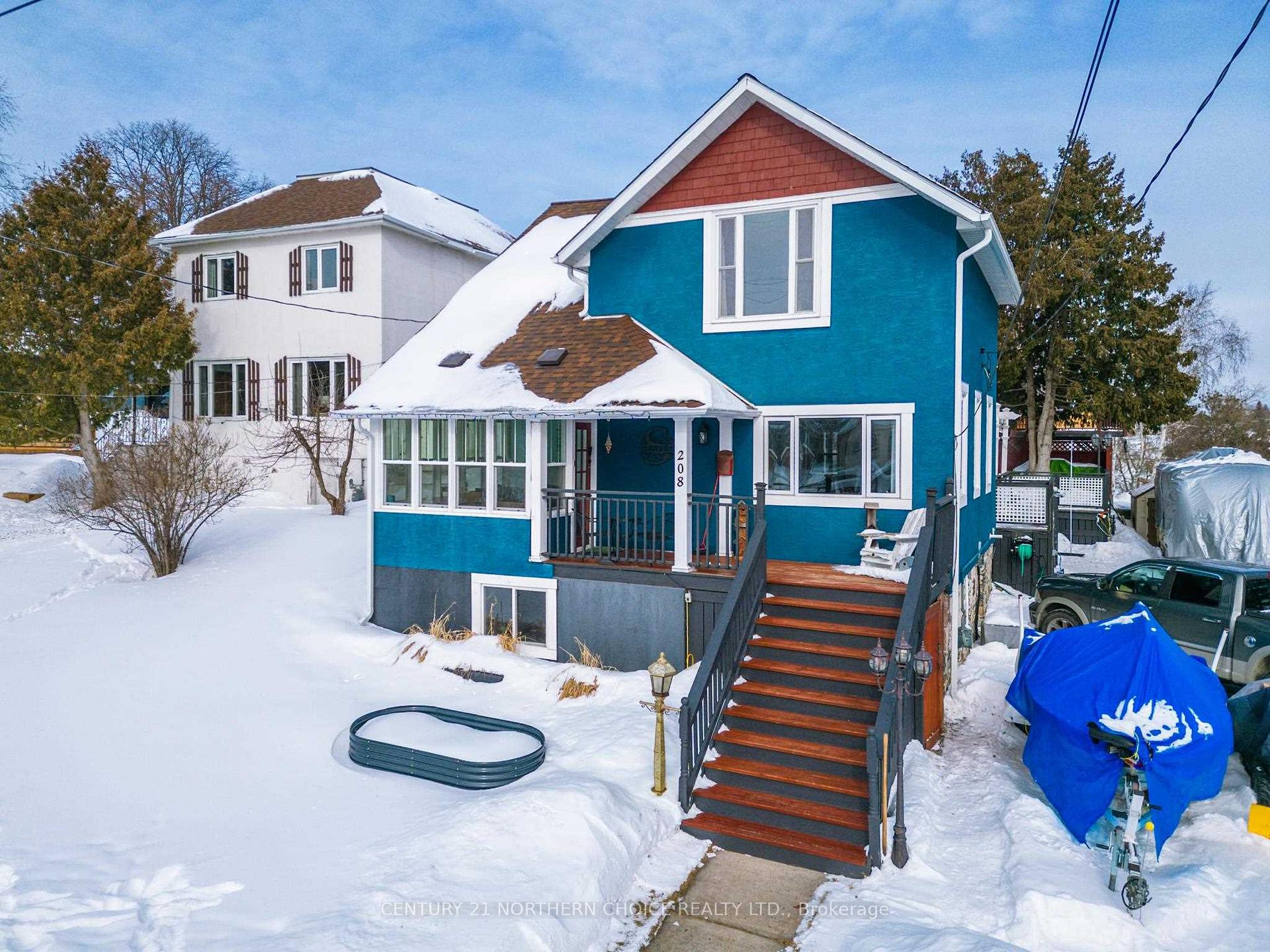 Photo 2 of 208 Ottawa Street, Kenora, Keewatin — HOMEH