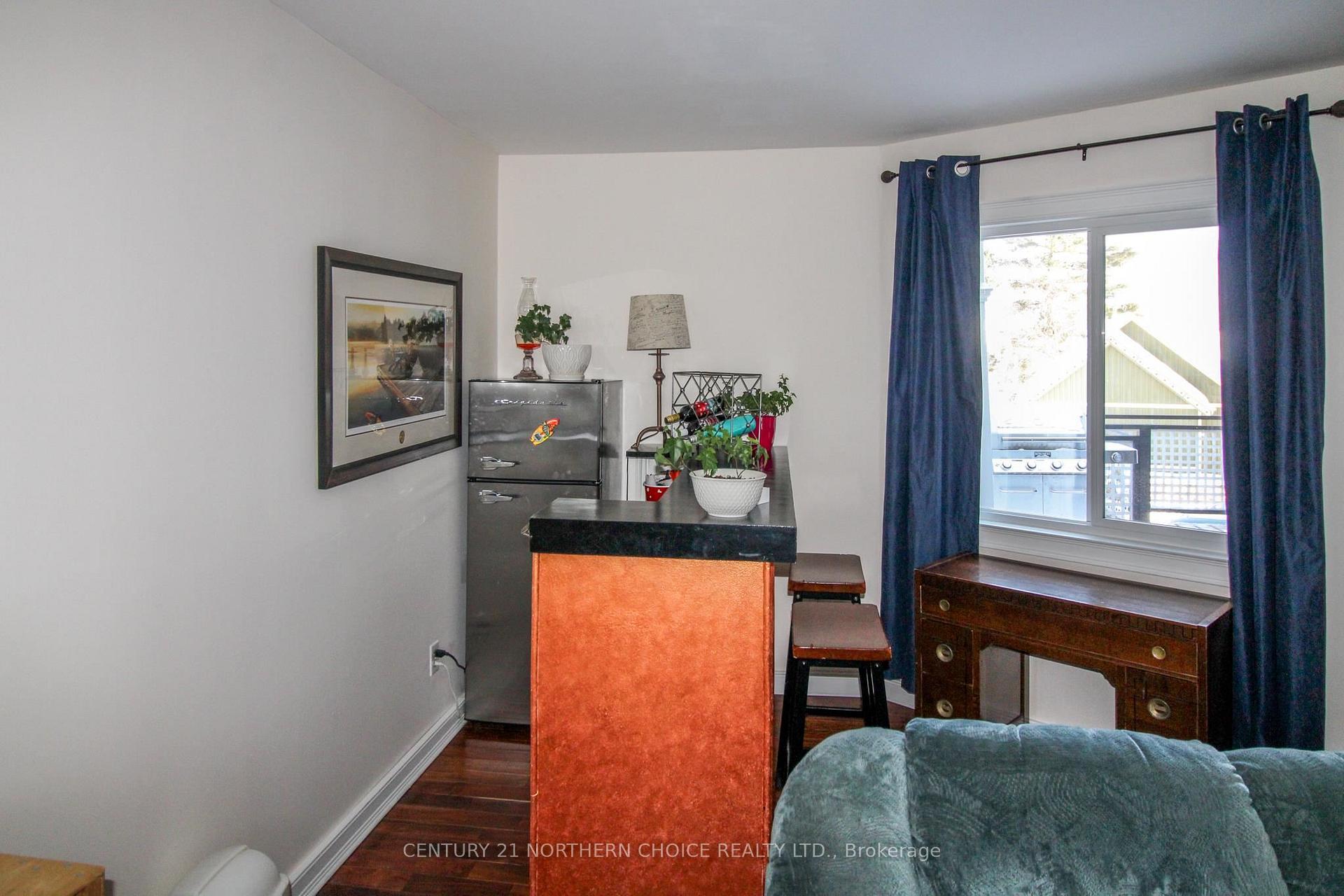Photo 8 of 208 Ottawa Street, Kenora, Keewatin — HOMEH