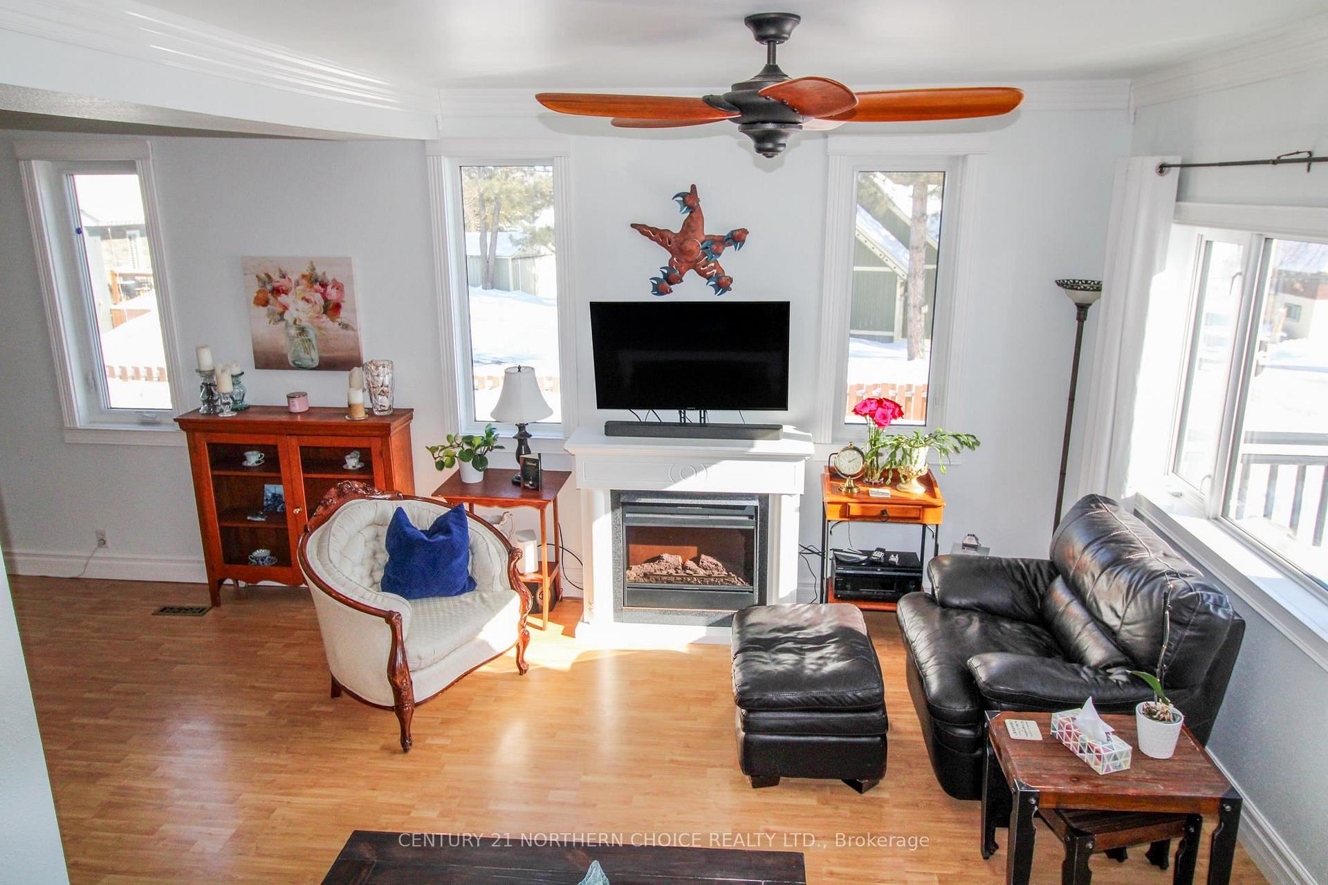Photo 17 of 208 Ottawa Street, Kenora, Keewatin — HOMEH