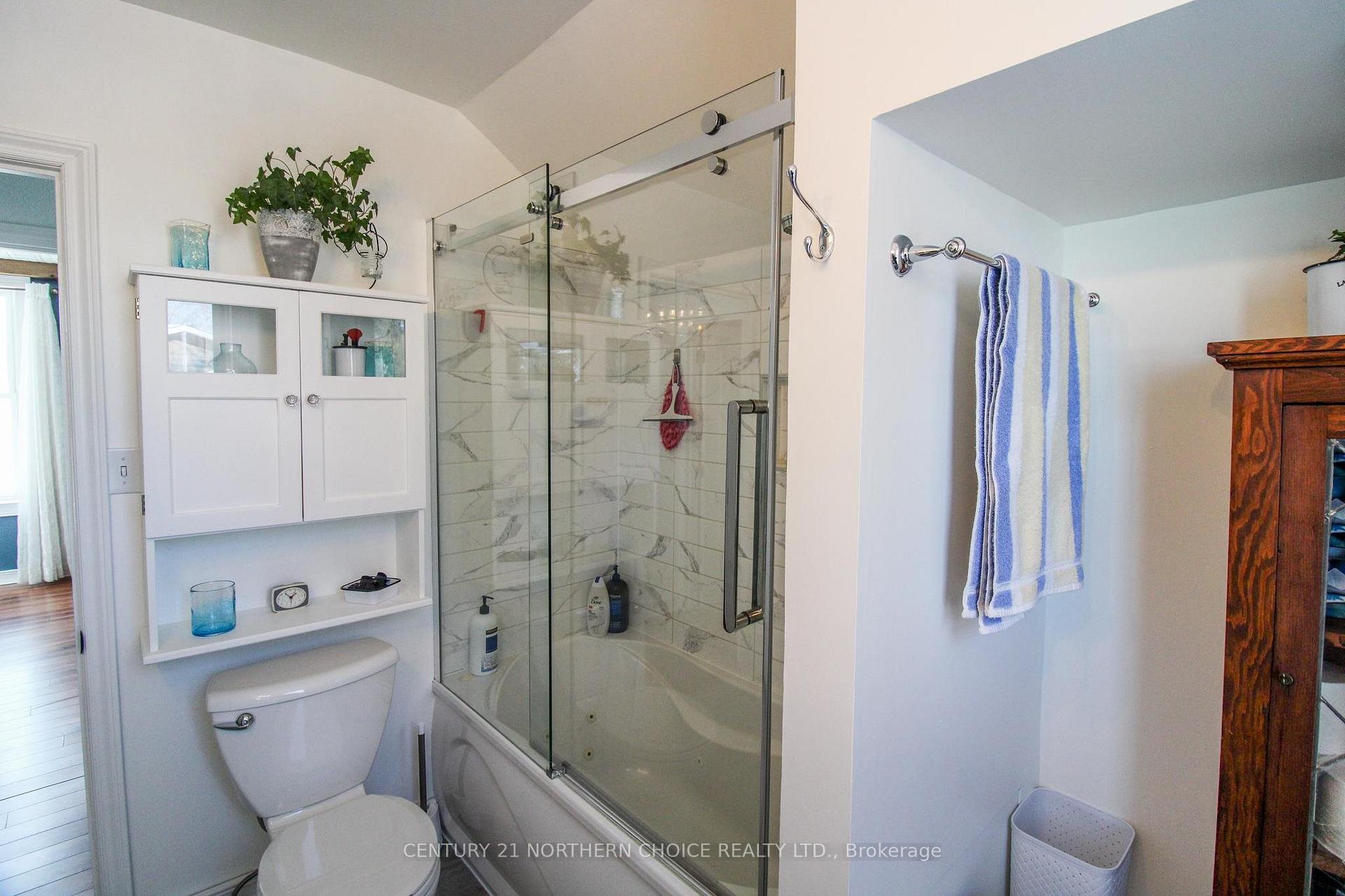 Photo 21 of 208 Ottawa Street, Kenora, Keewatin — HOMEH