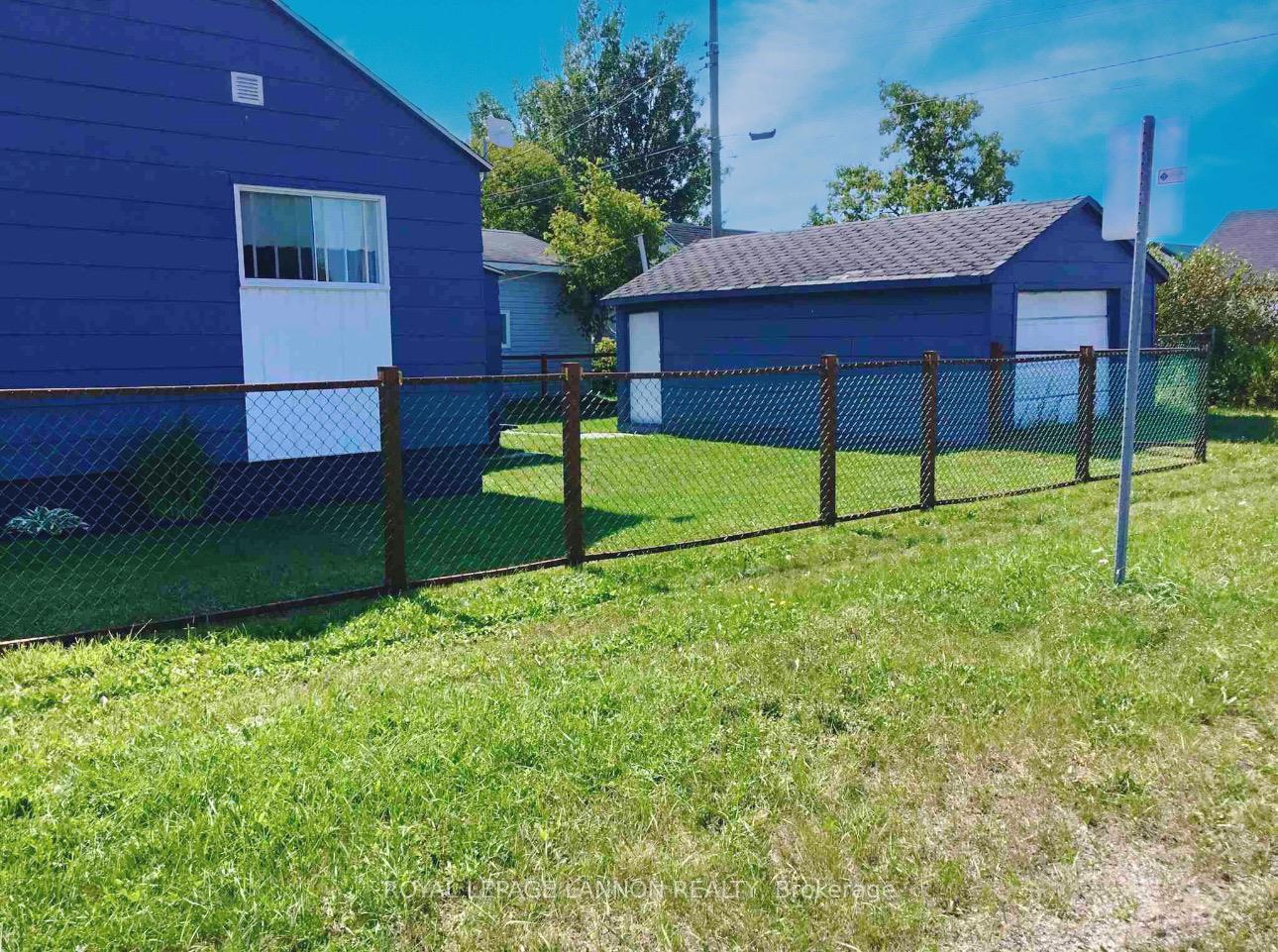 Photo 2 of 309 Ball Park Crescent, Greenstone — HOMEH