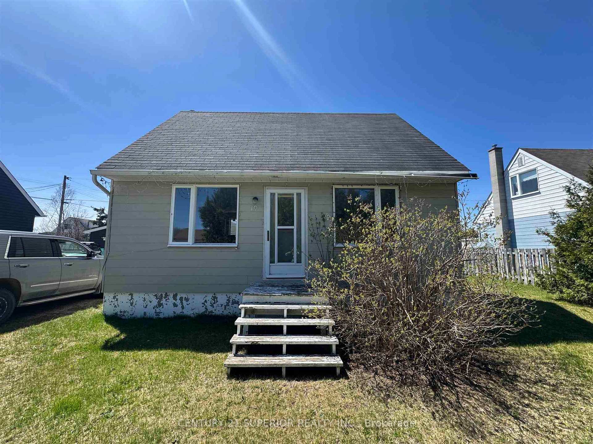 Front of 10 Kingfisher Place