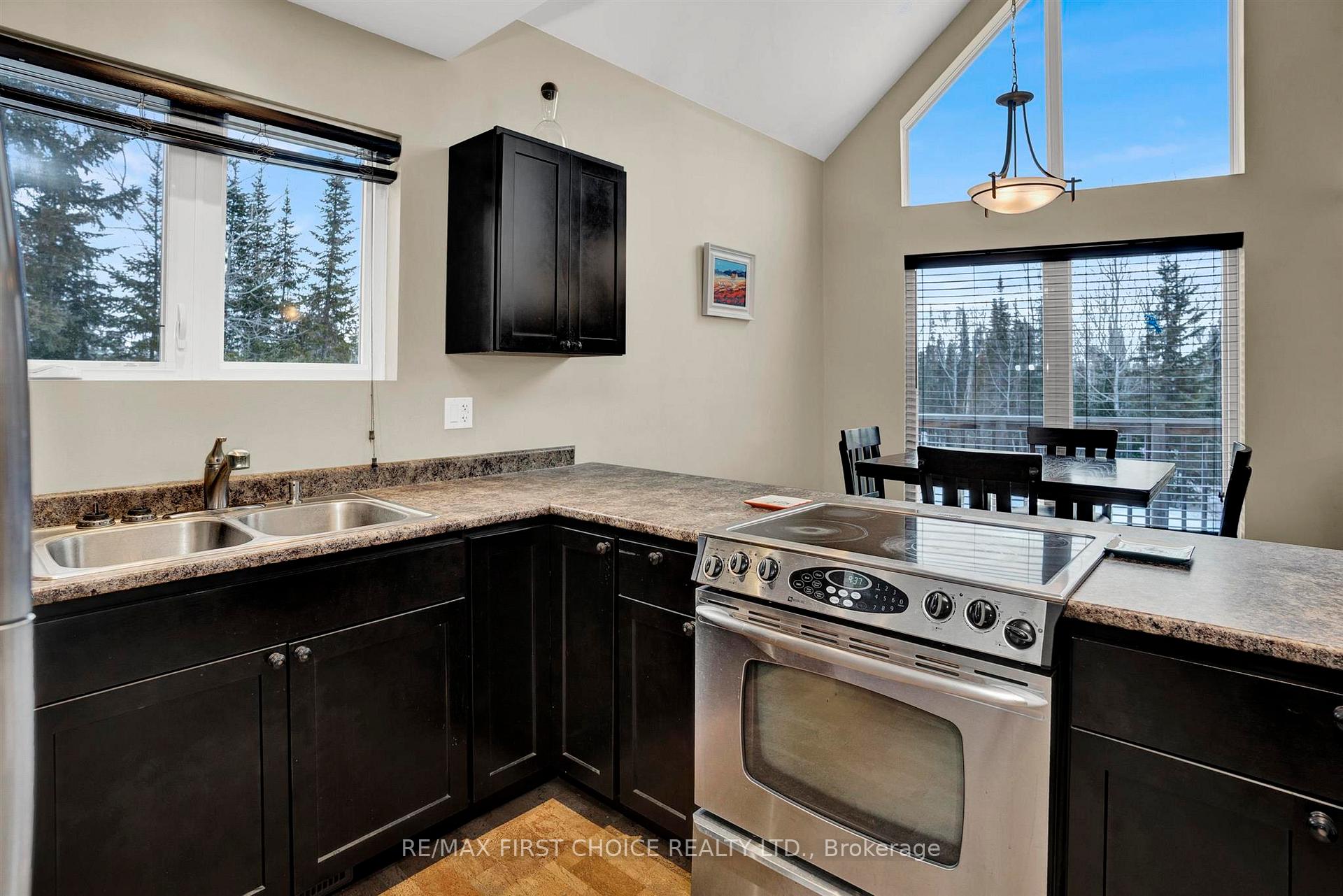Photo 10 of 5 Margaret Street S, Neebing, Blake — HOMEH