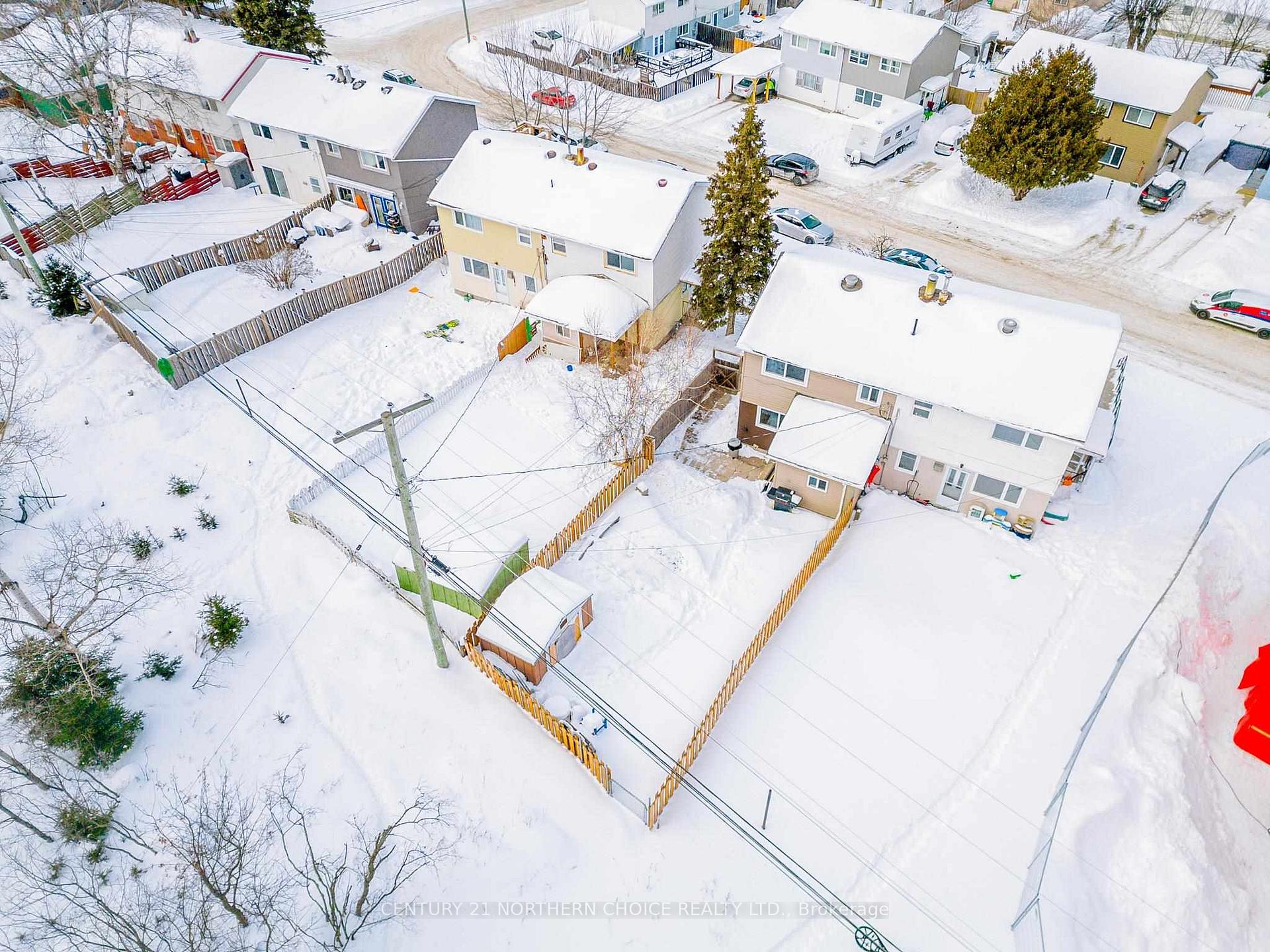 Photo 3 of 31 Drewry Drive, Kenora, Pinecrest — HOMEH