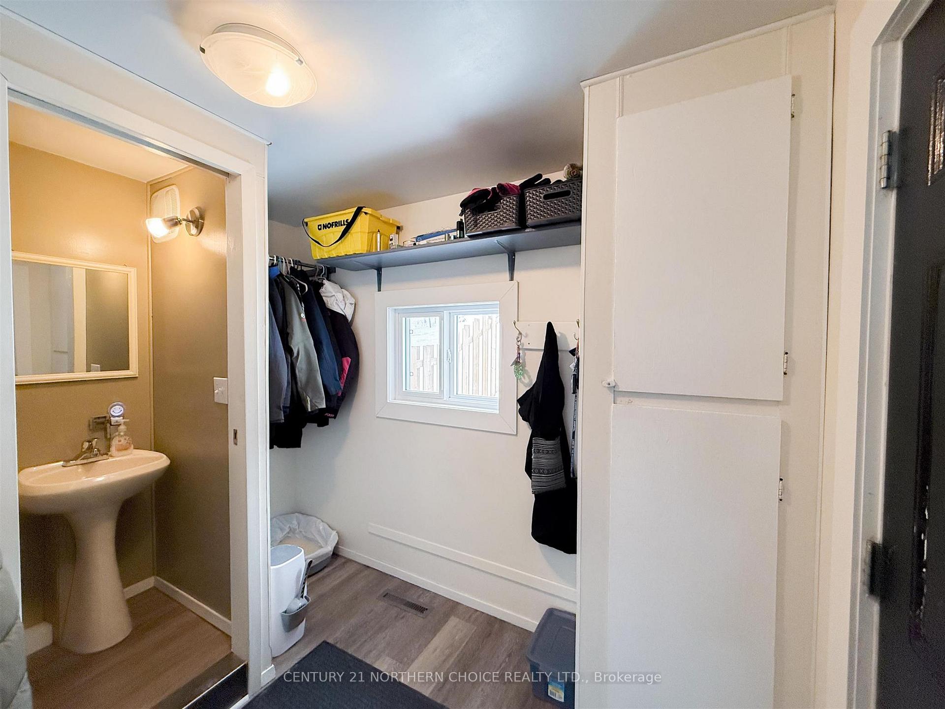 Photo 4 of 31 Drewry Drive, Kenora, Pinecrest — HOMEH