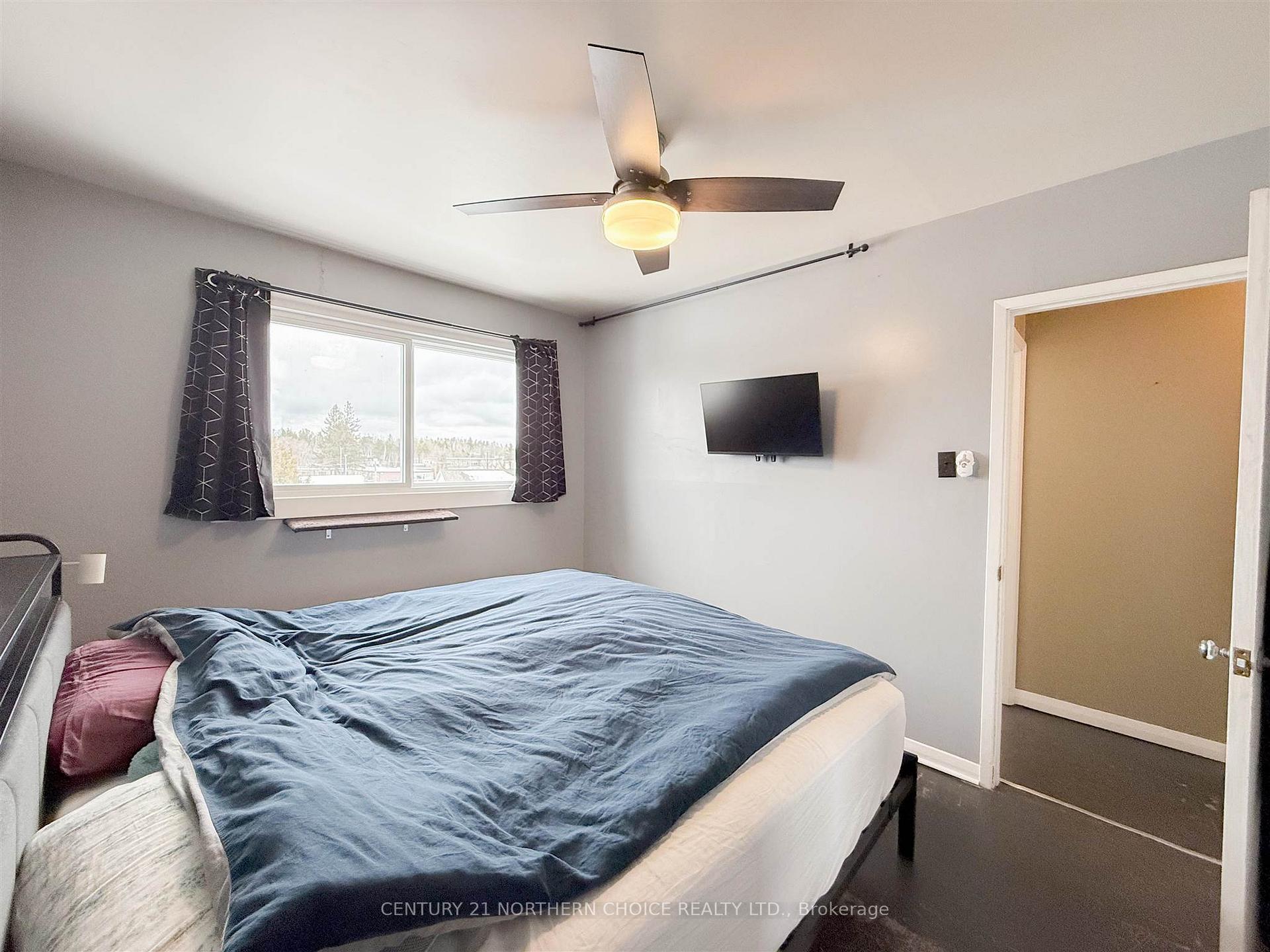 Photo 13 of 31 Drewry Drive, Kenora, Pinecrest — HOMEH