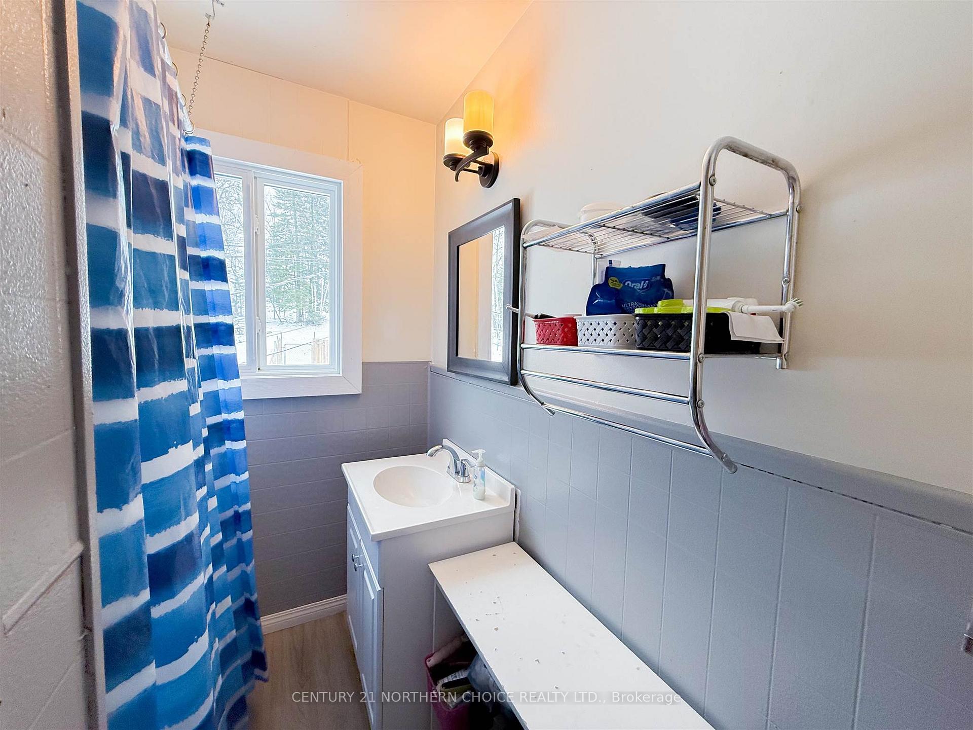 Photo 15 of 31 Drewry Drive, Kenora, Pinecrest — HOMEH