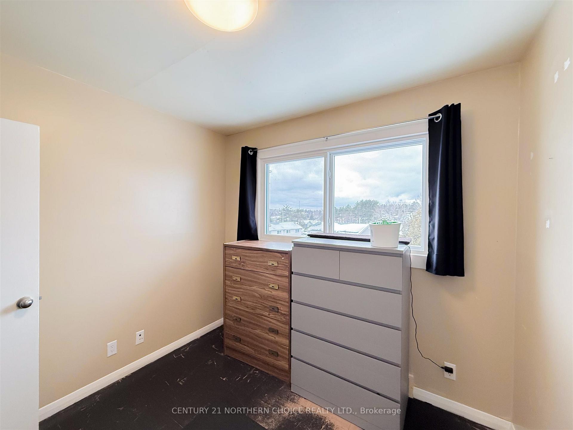 Photo 16 of 31 Drewry Drive, Kenora, Pinecrest — HOMEH