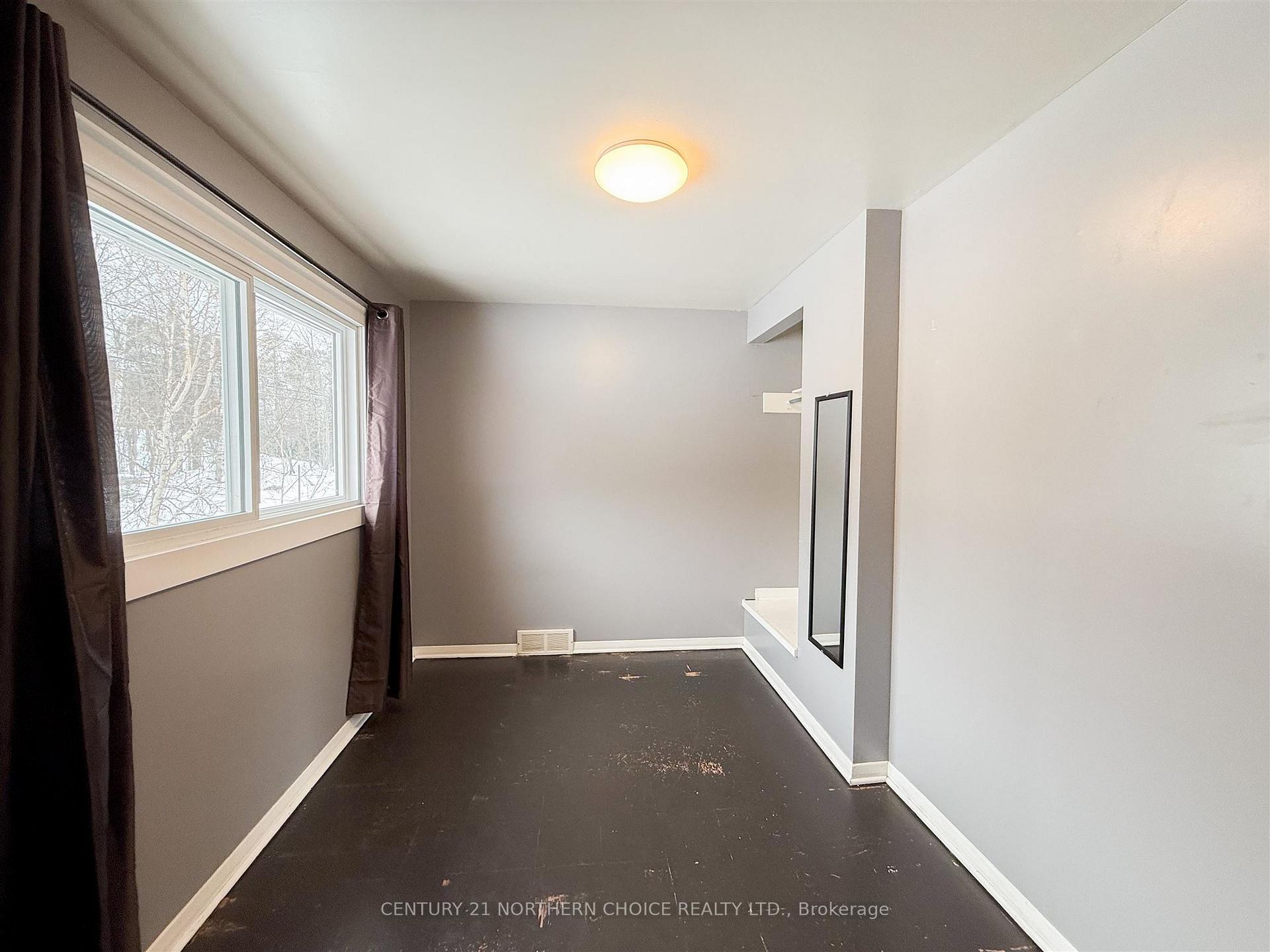 Photo 18 of 31 Drewry Drive, Kenora, Pinecrest — HOMEH