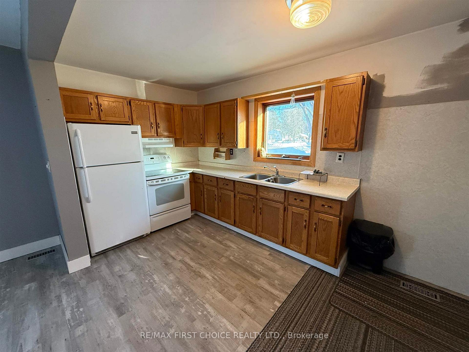 Photo 2 of 116 Whyte Avenue, Dryden, Riverview — HOMEH