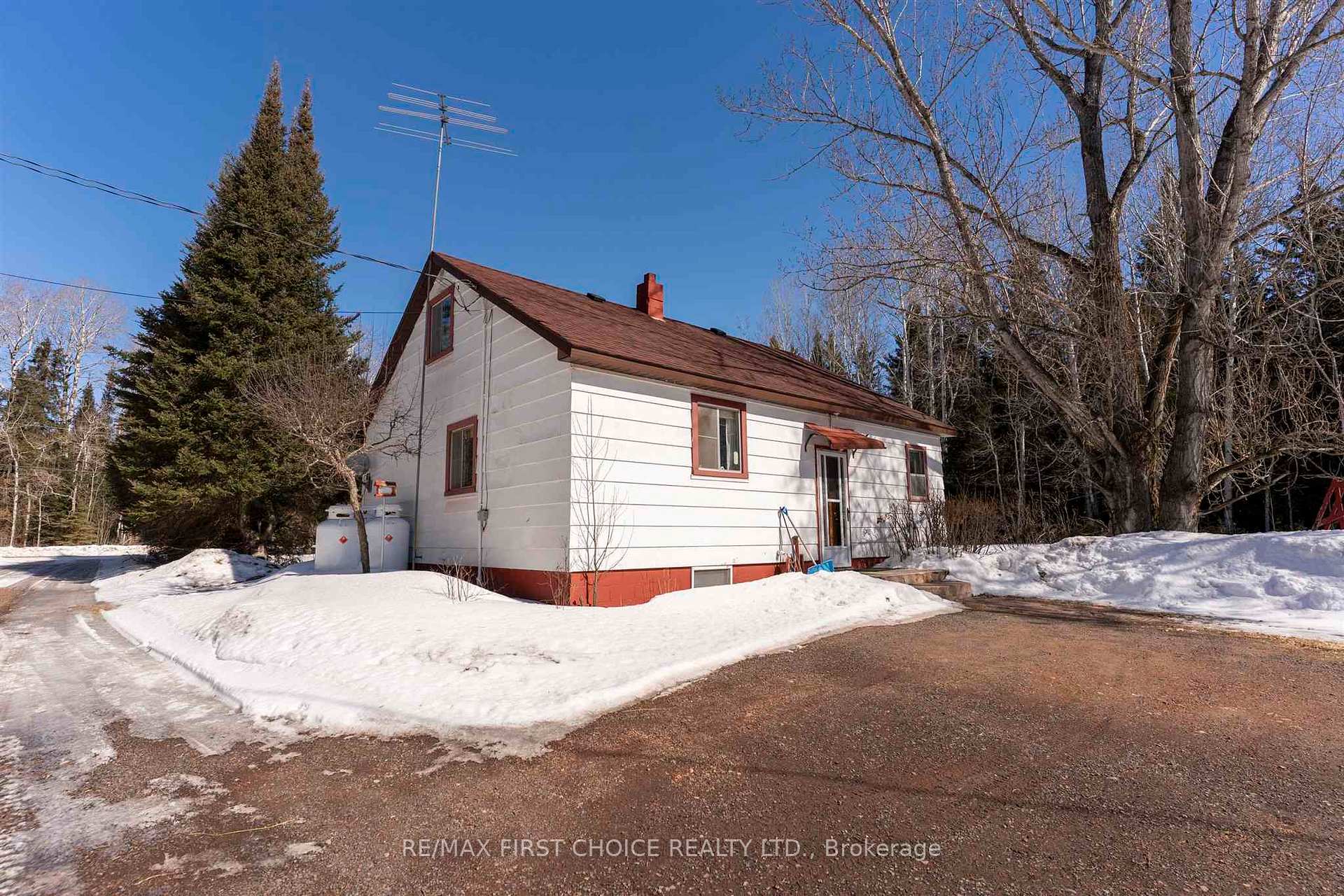 Photo 2 of 840 Pass Lake Road E, Thunder Bay Remote Area — HOMEH