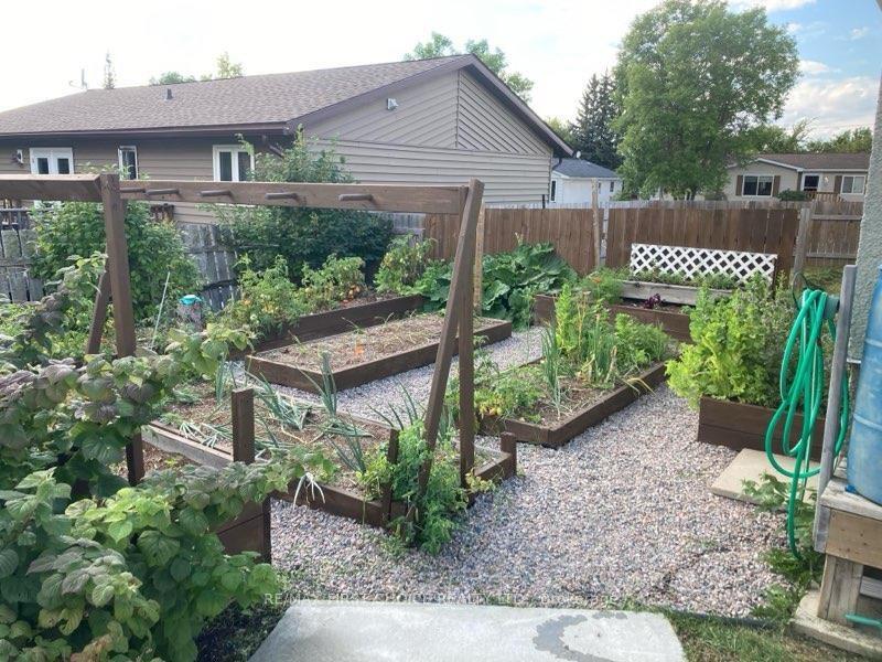 Photo 3 of 78 Detta Road, Red Lake — HOMEH