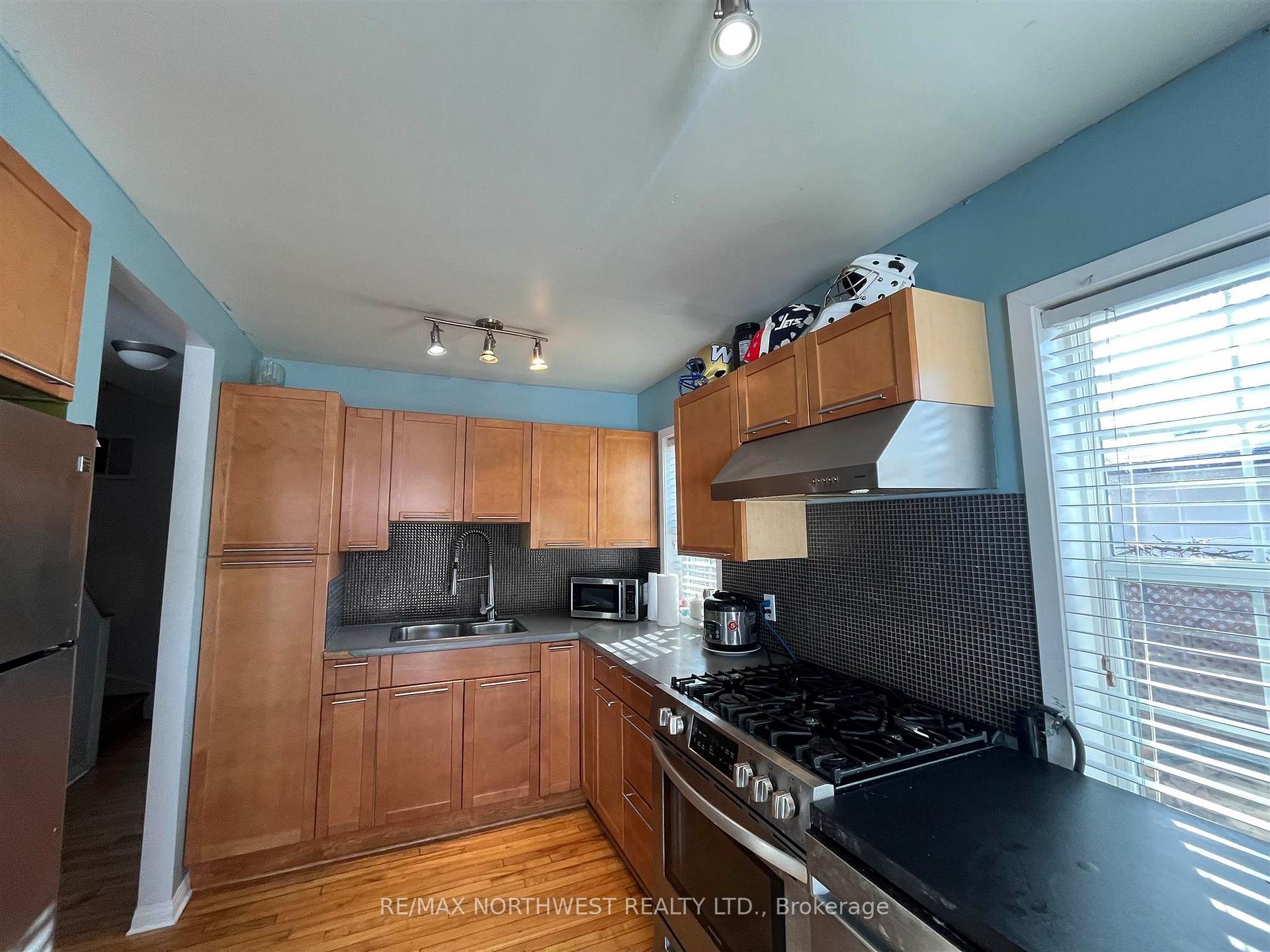 Photo 3 of 1119 Hillside Crescent, Kenora, Amethyst — HOMEH