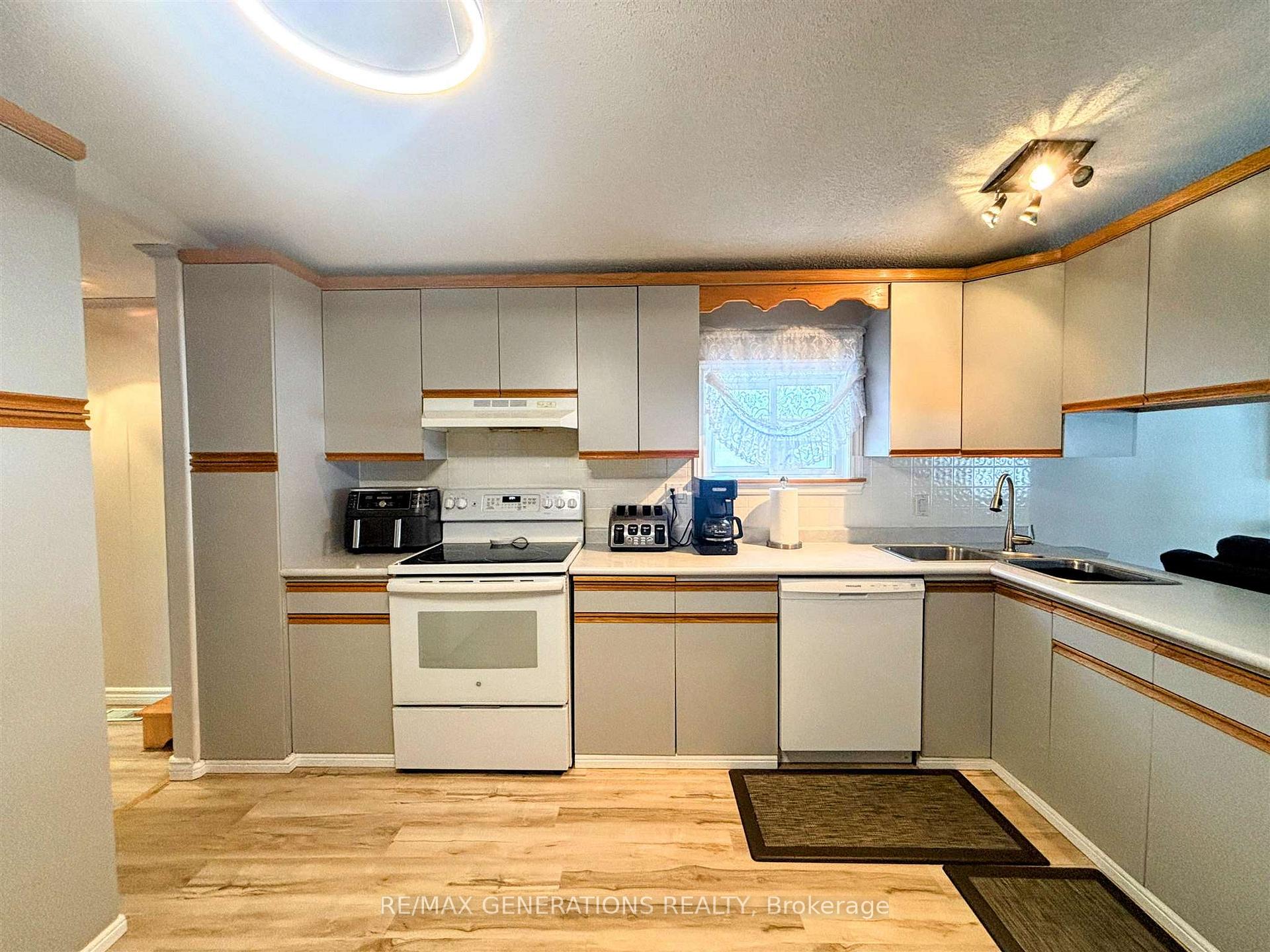 Photo 4 of 30 Jackson Crescent, Marathon — HOMEH