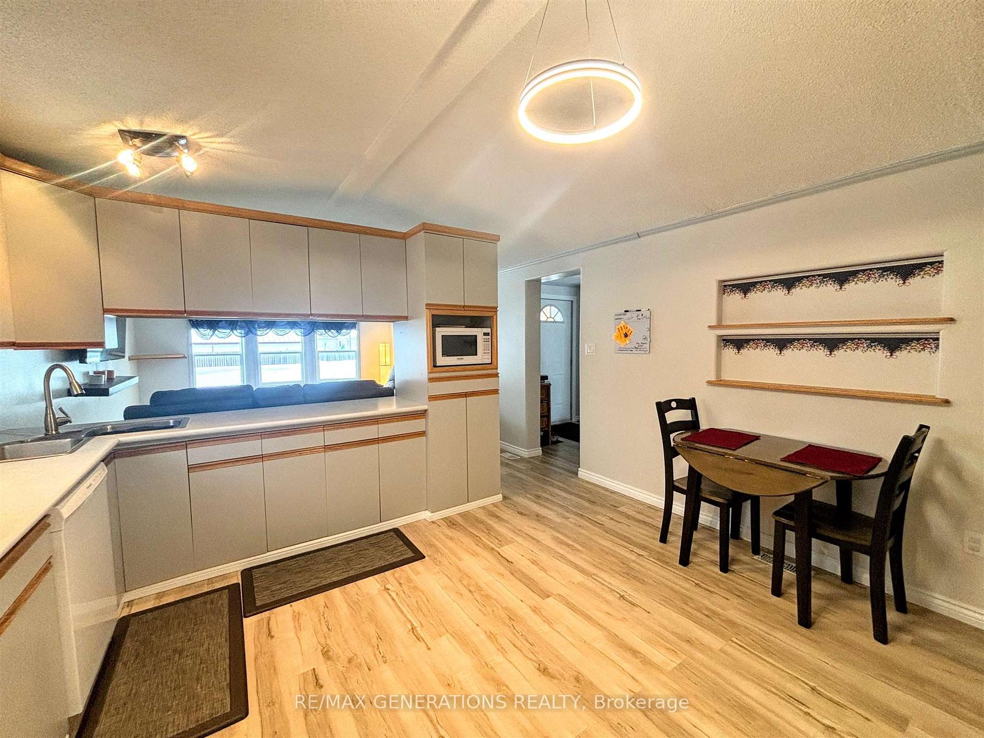 Photo 5 of 30 Jackson Crescent, Marathon — HOMEH