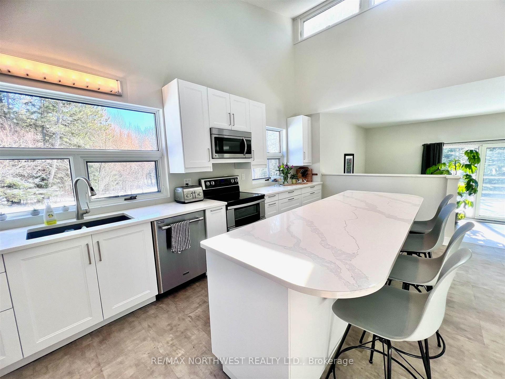 Photo 5 of 362 Longbow Lake Road, Kenora Remote Area, East Of Kenora — HOMEH
