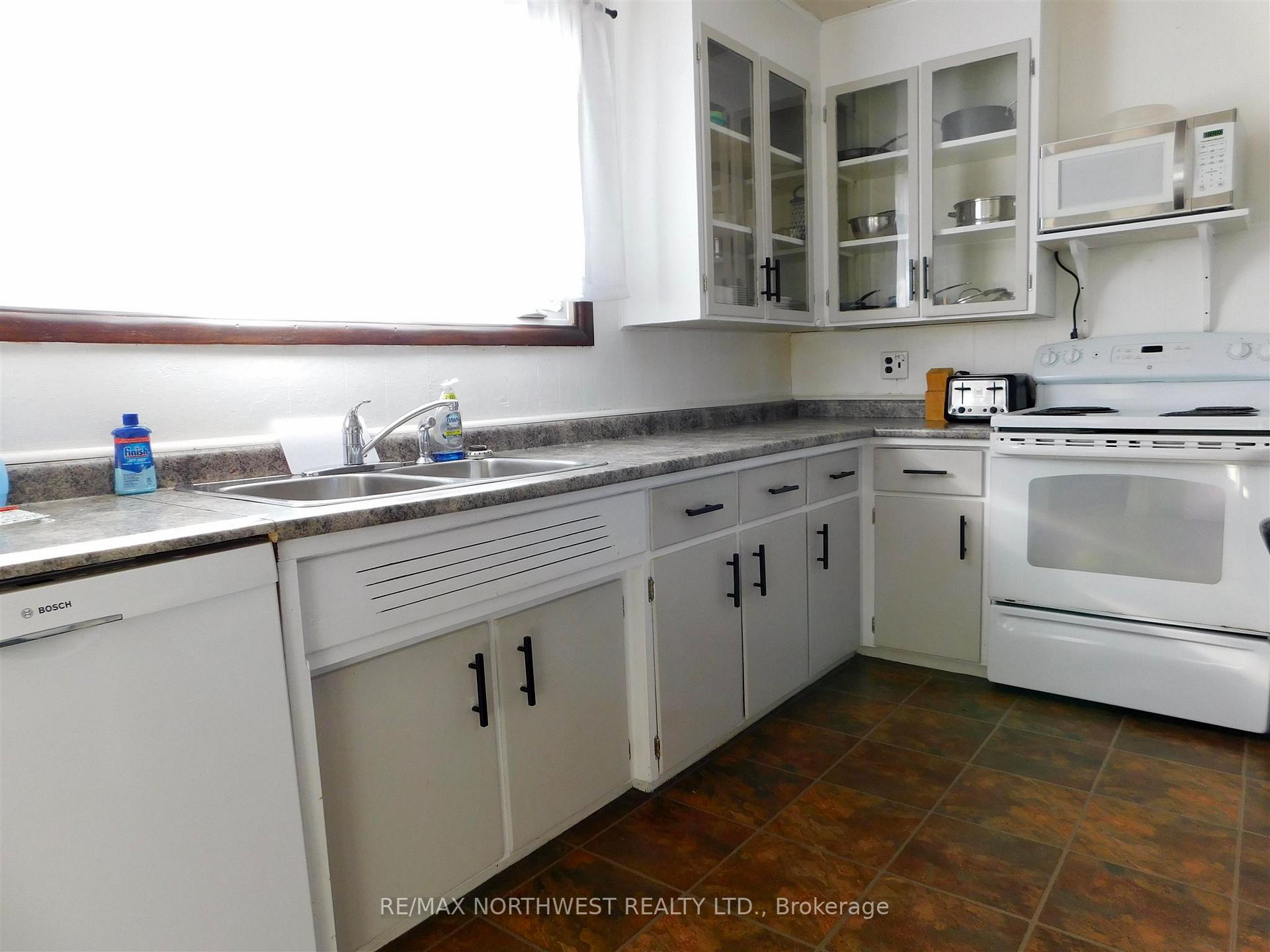 Photo 9 of 234 Florence Street, Dryden, Hillcrest — HOMEH