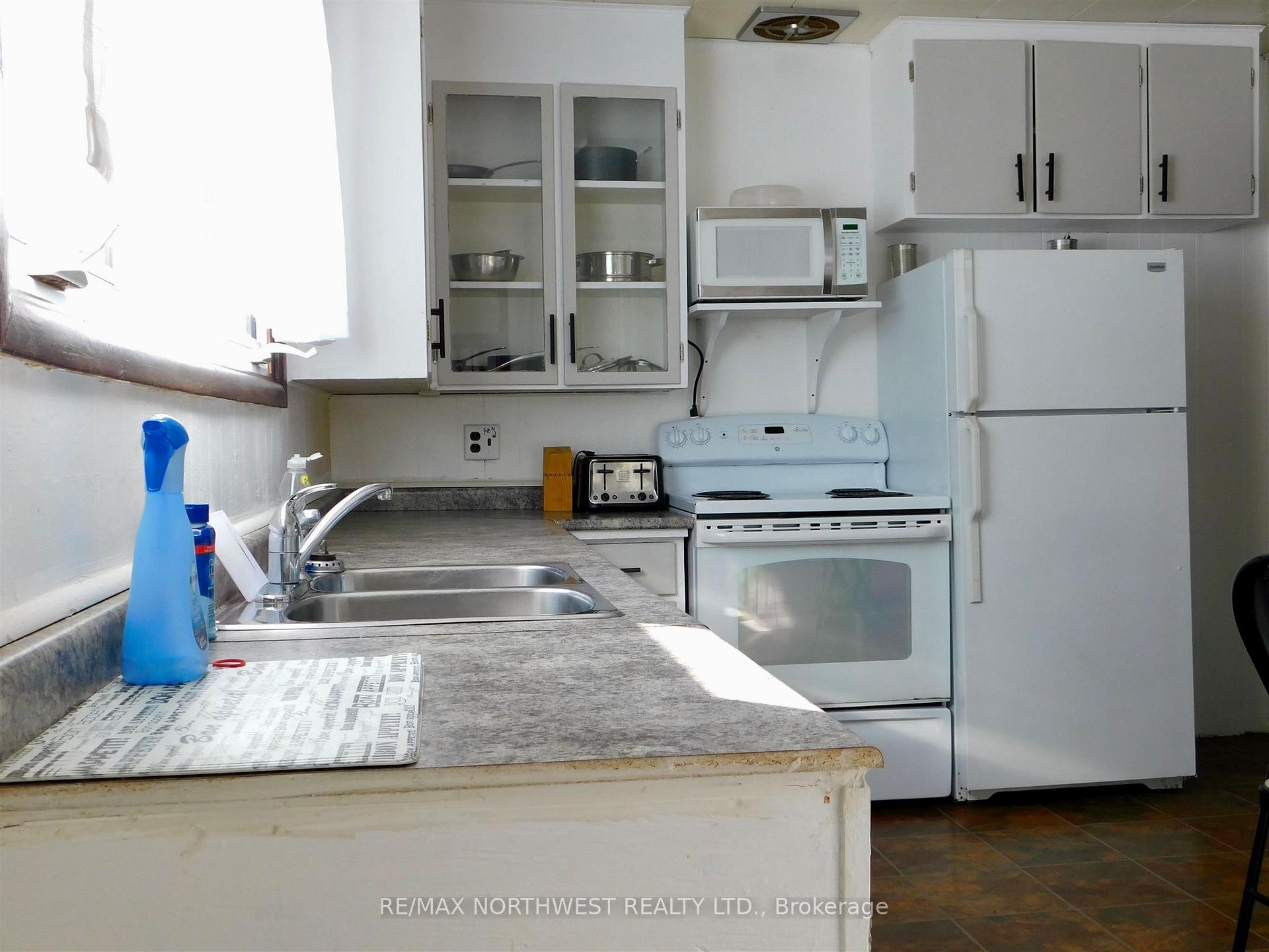 Photo 10 of 234 Florence Street, Dryden, Hillcrest — HOMEH