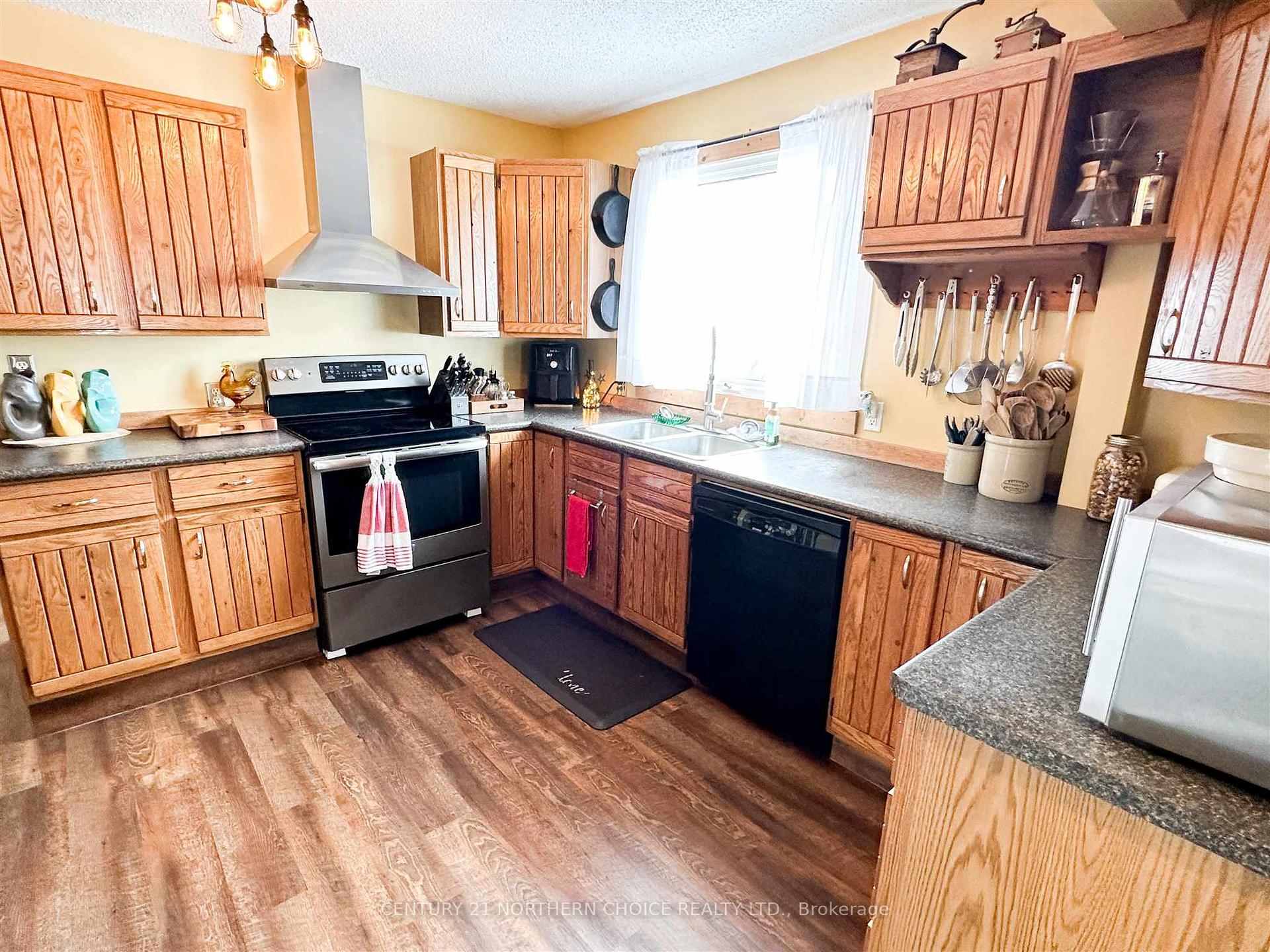 Photo 4 of 29 Keewatin Road, Red Lake — HOMEH