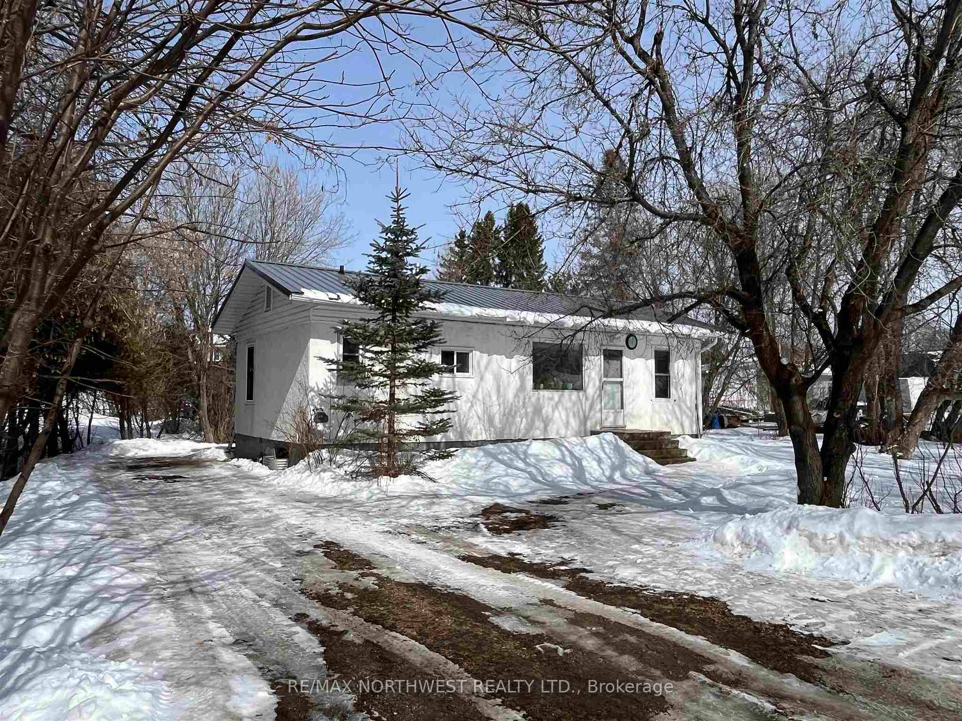Photo 1 of 131 Maple Crescent, Atikokan — HOMEH