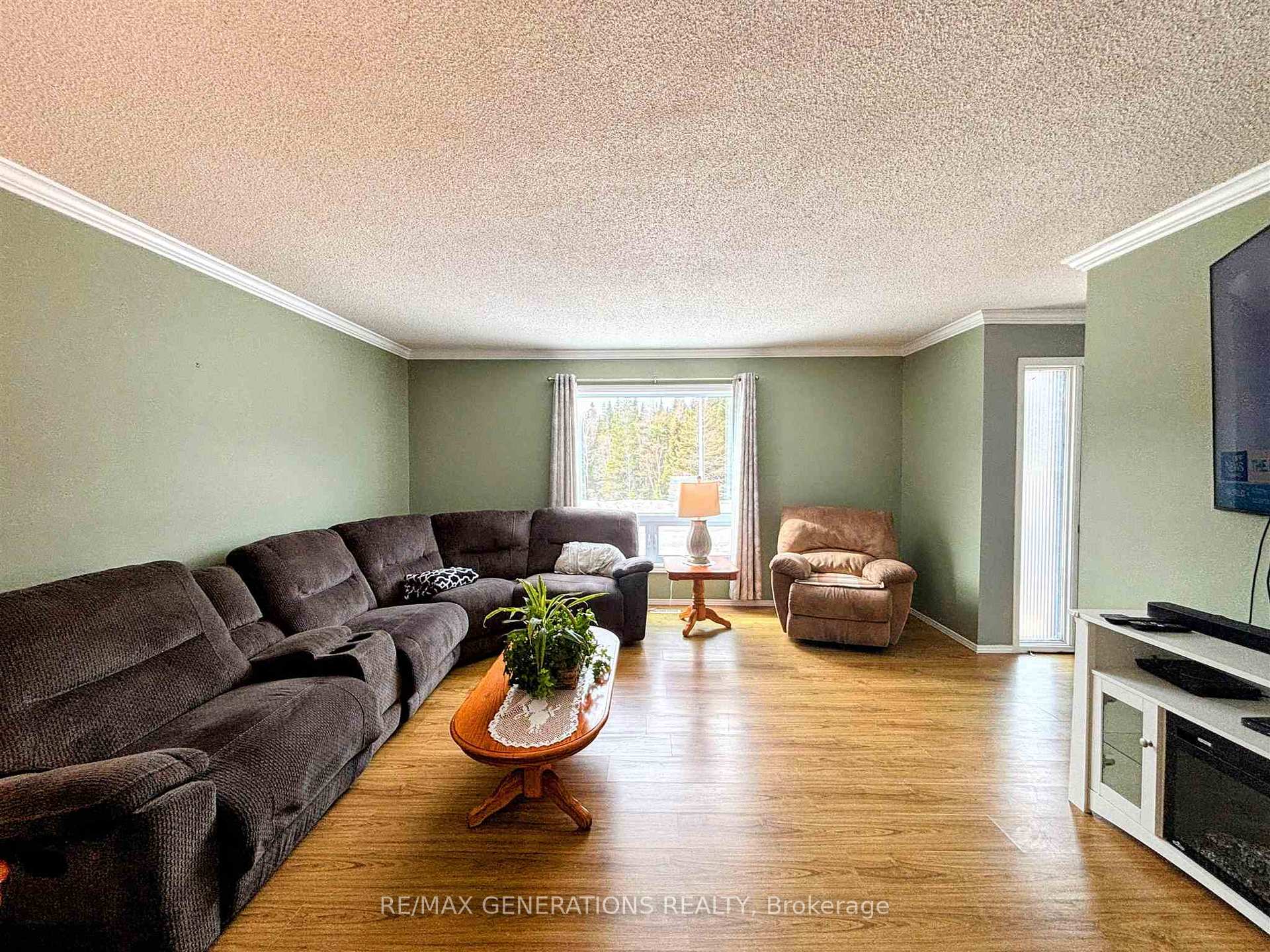 Photo 4 of 125 Hemlo Drive, Marathon — HOMEH