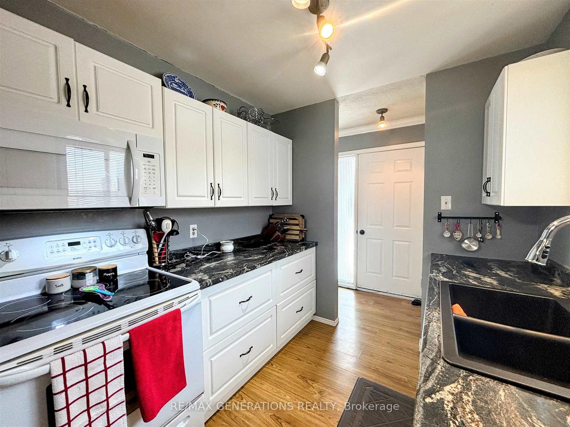 Photo 10 of 125 Hemlo Drive, Marathon — HOMEH