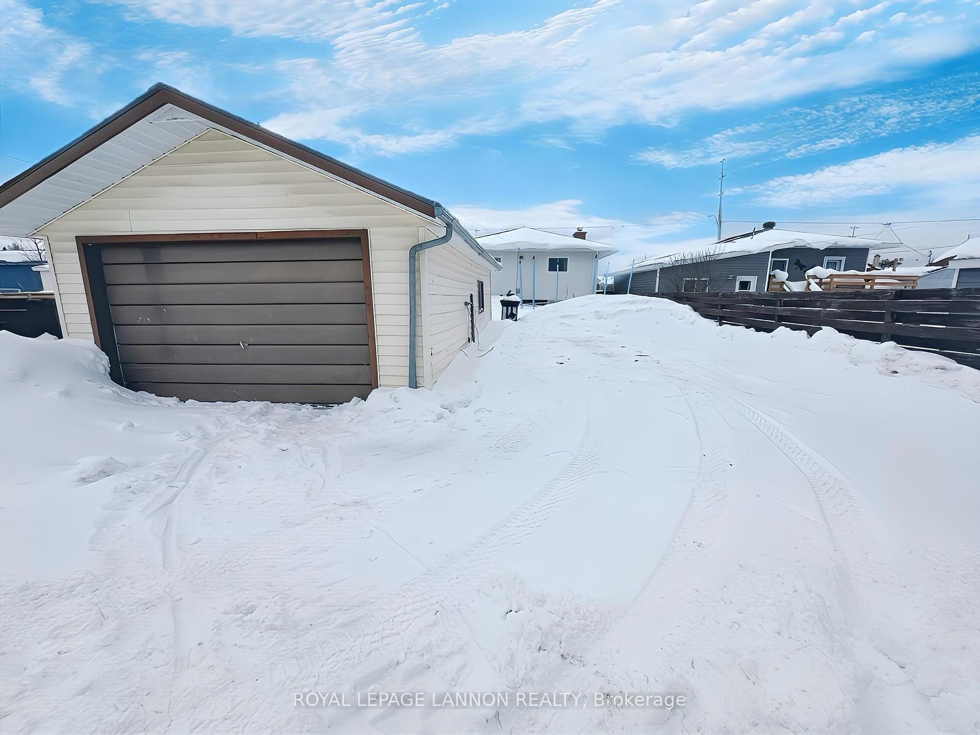 Photo 17 of 405 First Street, Greenstone — HOMEH