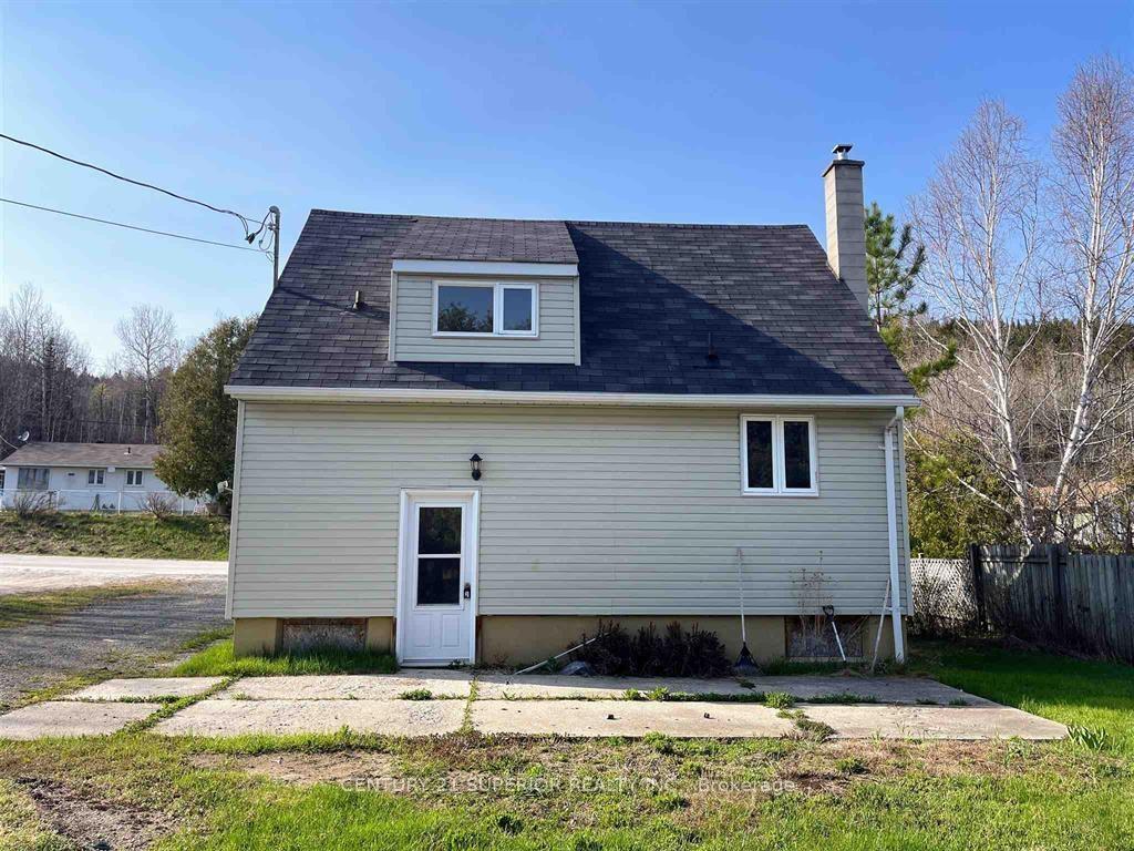Photo 2 of 12 Swallow Drive, Manitouwadge — HOMEH