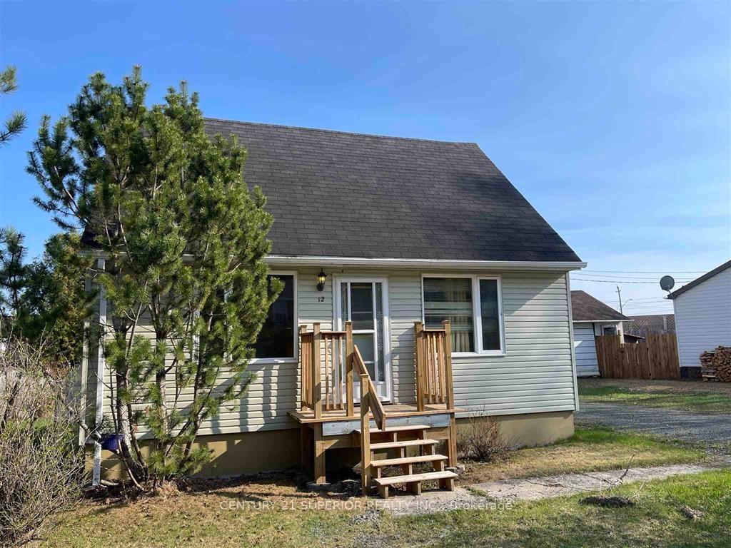 Photo 3 of 12 Swallow Drive, Manitouwadge — HOMEH